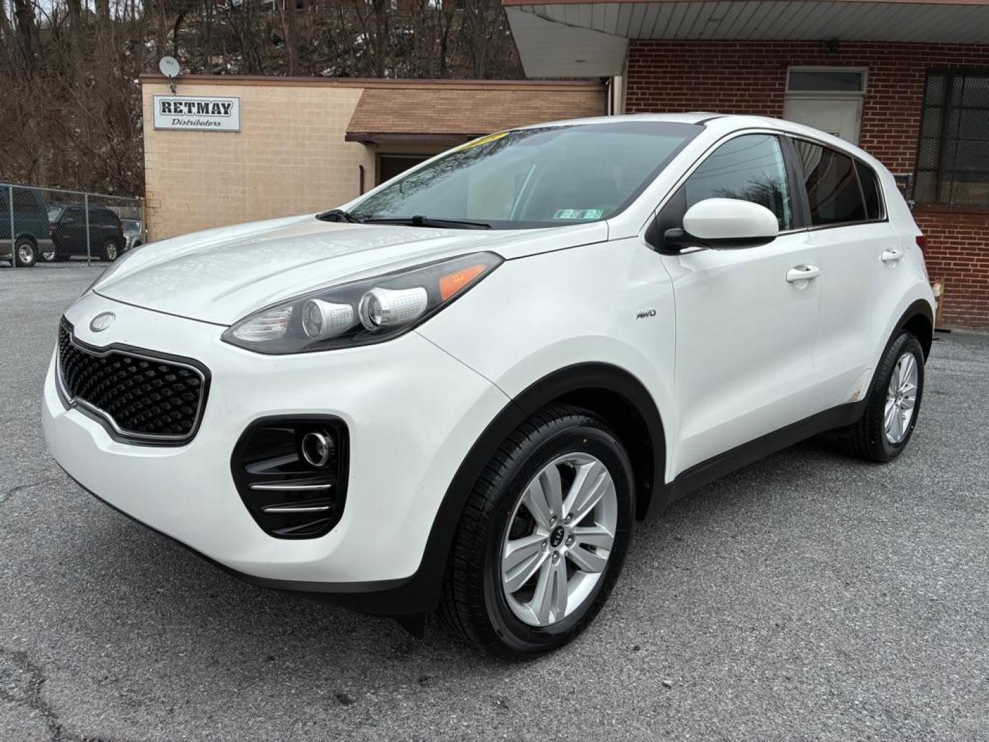 2018 WHITE KIA SPORTAGE LX (KNDPMCAC4J7) with an 2.4L engine, Automatic transmission, located at 117 North Cameron Street, Harrisburg, PA, 17101, (717) 963-8962, 40.267021, -76.875351 - WE FINANCE!!! Good Credit/ Challenged Credit/ No Credit - ALL Trade-Ins Welcomed!!! APPLY ONLINE or CALL us TODAY ;) Please call us to discuss your cash and/or financing options. - Photo#0