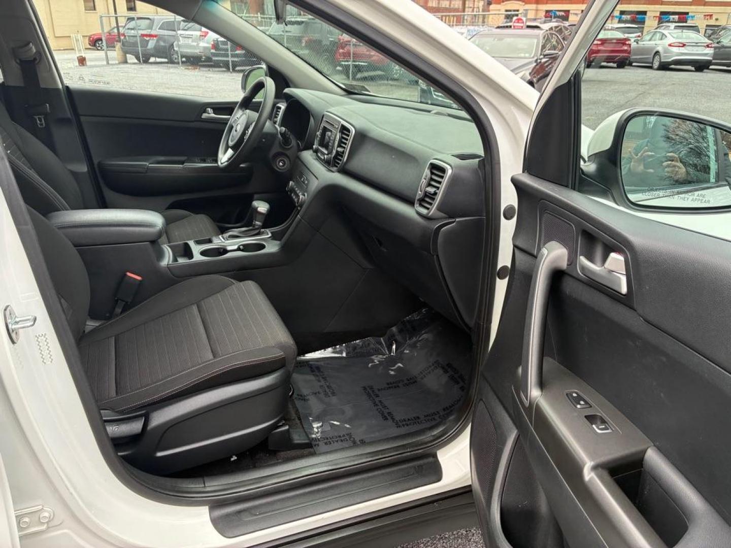 2018 WHITE KIA SPORTAGE LX (KNDPMCAC4J7) with an 2.4L engine, Automatic transmission, located at 117 North Cameron Street, Harrisburg, PA, 17101, (717) 963-8962, 40.267021, -76.875351 - WE FINANCE!!! Good Credit/ Challenged Credit/ No Credit - ALL Trade-Ins Welcomed!!! APPLY ONLINE or CALL us TODAY ;) Please call us to discuss your cash and/or financing options. - Photo#7