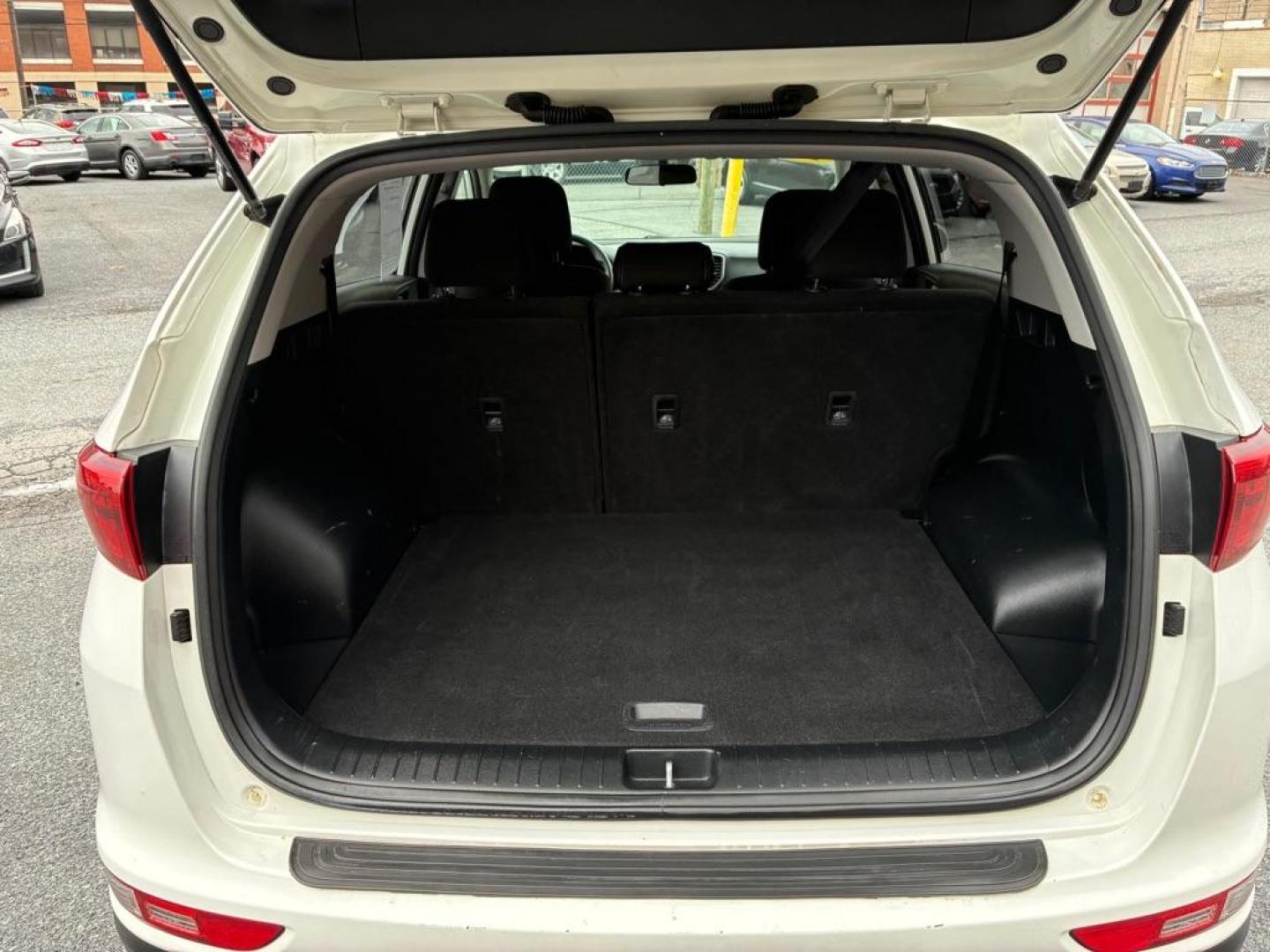 2018 WHITE KIA SPORTAGE LX (KNDPMCAC4J7) with an 2.4L engine, Automatic transmission, located at 117 North Cameron Street, Harrisburg, PA, 17101, (717) 963-8962, 40.267021, -76.875351 - WE FINANCE!!! Good Credit/ Challenged Credit/ No Credit - ALL Trade-Ins Welcomed!!! APPLY ONLINE or CALL us TODAY ;) Please call us to discuss your cash and/or financing options. - Photo#9