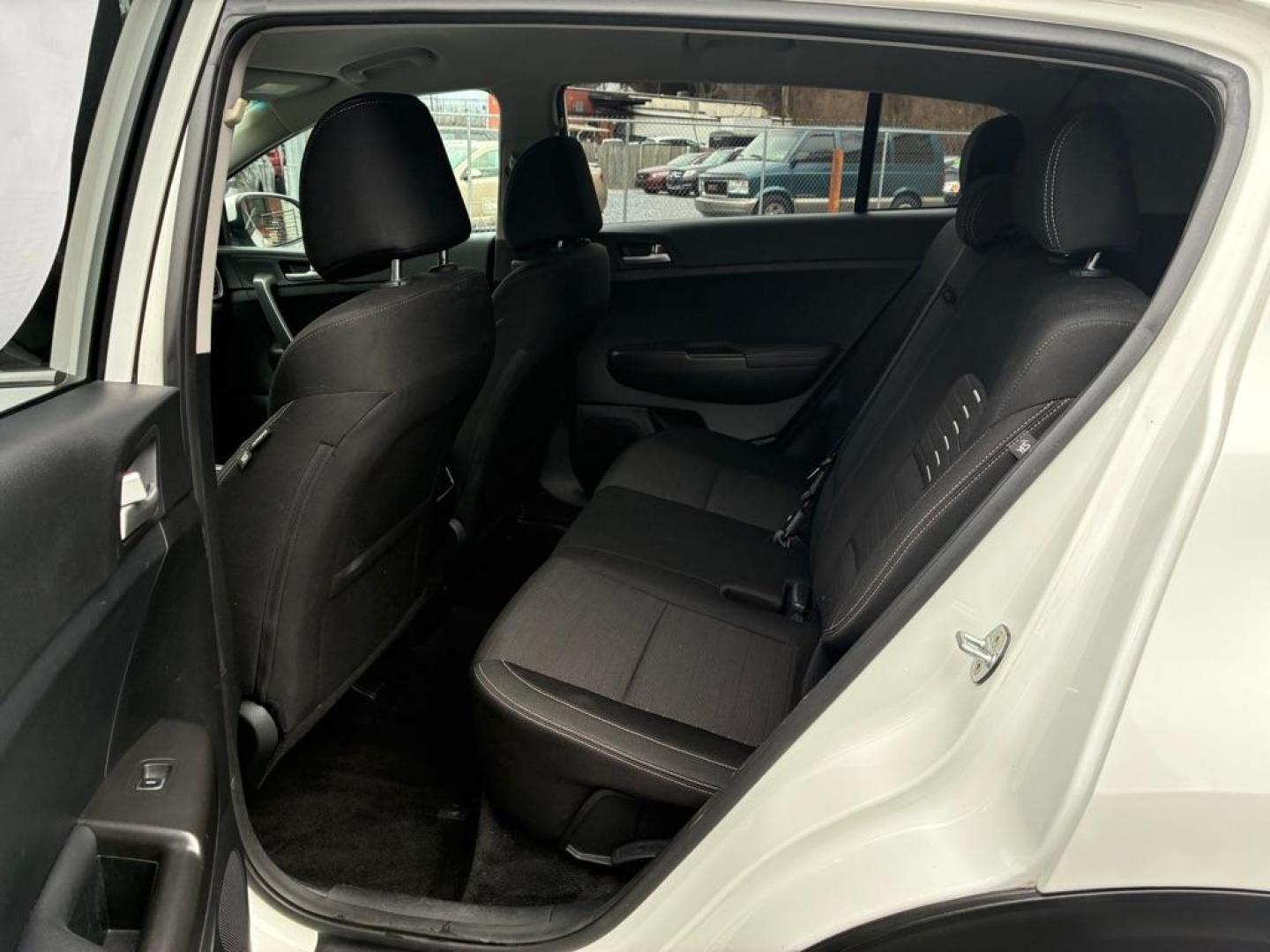 2018 WHITE KIA SPORTAGE LX (KNDPMCAC4J7) with an 2.4L engine, Automatic transmission, located at 117 North Cameron Street, Harrisburg, PA, 17101, (717) 963-8962, 40.267021, -76.875351 - WE FINANCE!!! Good Credit/ Challenged Credit/ No Credit - ALL Trade-Ins Welcomed!!! APPLY ONLINE or CALL us TODAY ;) Please call us to discuss your cash and/or financing options. - Photo#11