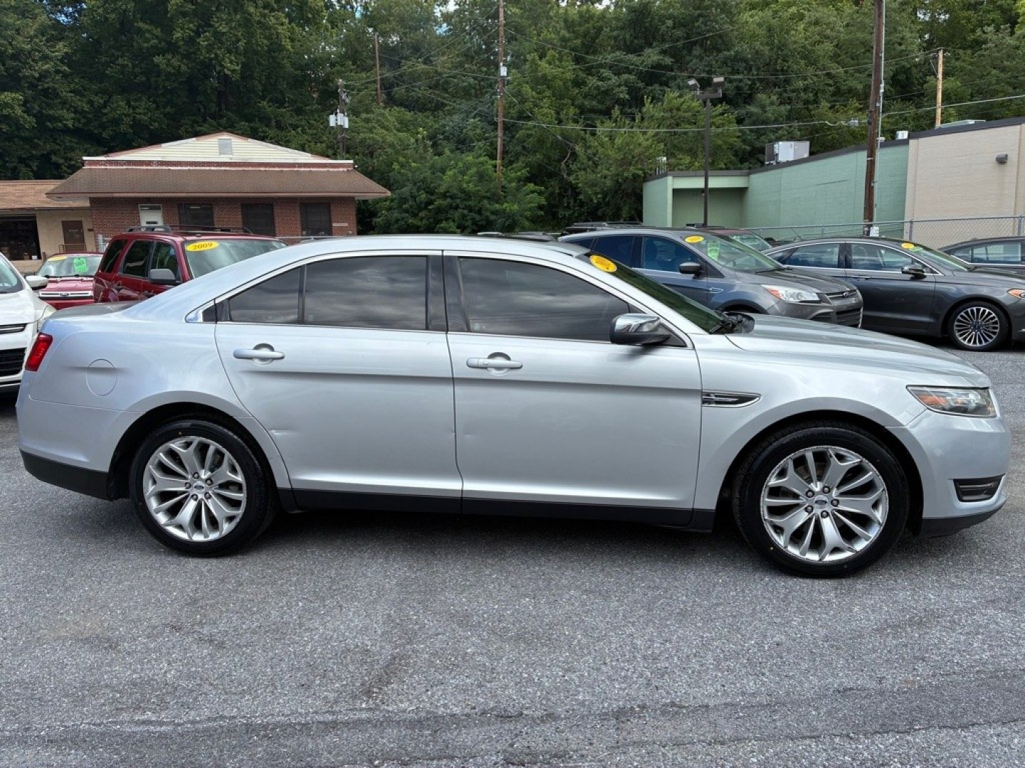 2019 SILVER FORD TAURUS LIMITED (1FAHP2F81KG) with an 3.5L engine, Automatic transmission, located at 117 North Cameron Street, Harrisburg, PA, 17101, (717) 963-8962, 40.267021, -76.875351 - Value Added Options - Installed Navigation System Sun/Moonroof Value Added Options - Standard Automatic Highbeams Auxiliary Audio Input Back-Up Camera Blind Spot Monitor Bluetooth Connection Cooled Front Seat Cross-Traffic Alert Dual A/C Hands-Free Liftgate Heated Front Seat Heated M- Photo#5
