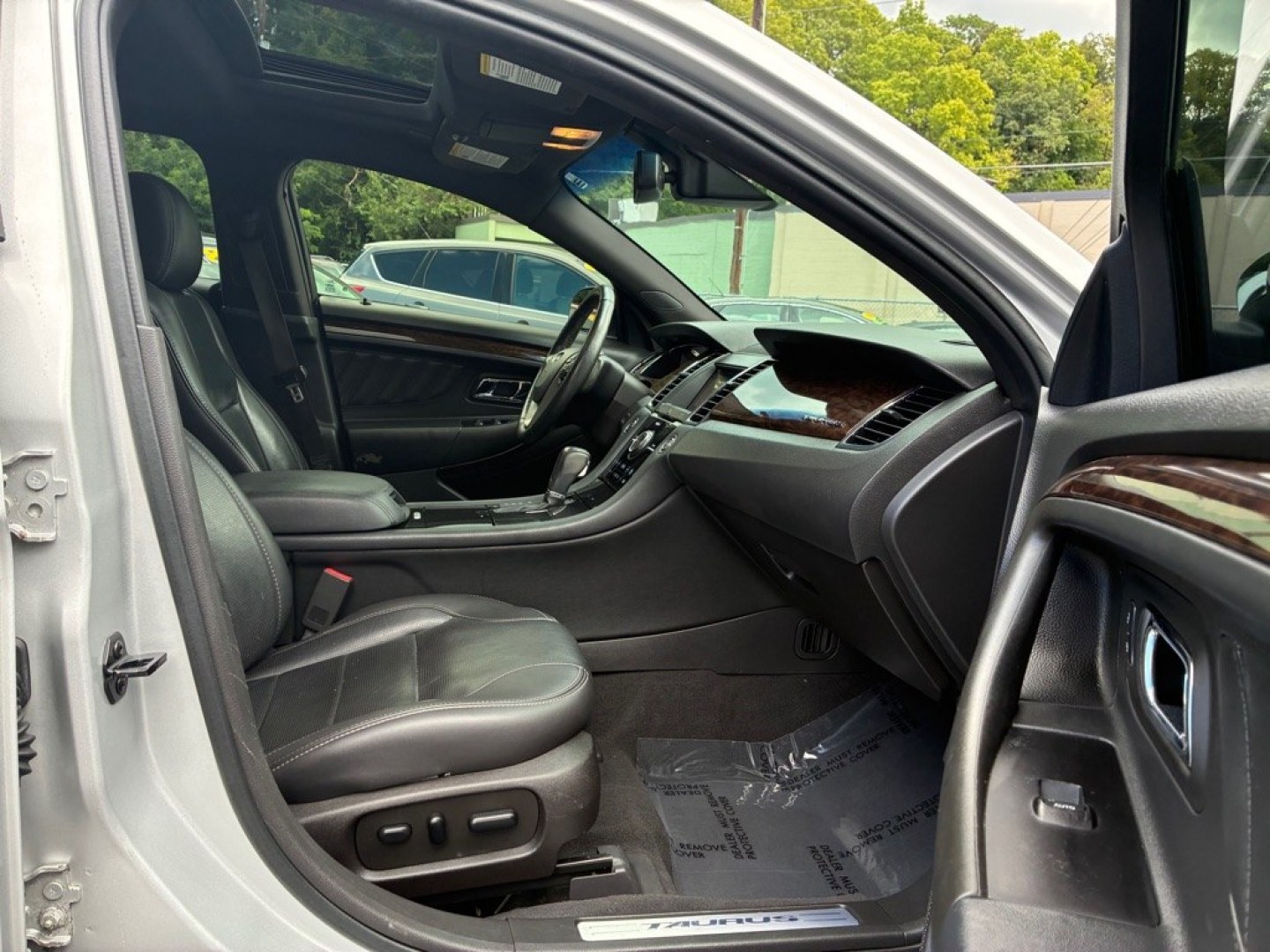 2019 SILVER FORD TAURUS LIMITED (1FAHP2F81KG) with an 3.5L engine, Automatic transmission, located at 117 North Cameron Street, Harrisburg, PA, 17101, (717) 963-8962, 40.267021, -76.875351 - Value Added Options - Installed Navigation System Sun/Moonroof Value Added Options - Standard Automatic Highbeams Auxiliary Audio Input Back-Up Camera Blind Spot Monitor Bluetooth Connection Cooled Front Seat Cross-Traffic Alert Dual A/C Hands-Free Liftgate Heated Front Seat Heated M- Photo#8