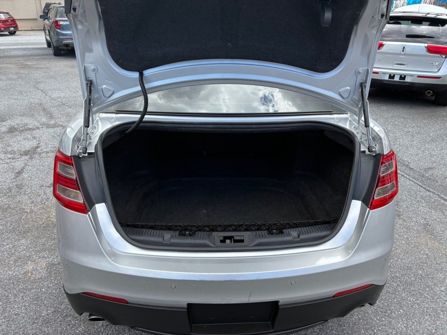 2019 SILVER FORD TAURUS LIMITED (1FAHP2F81KG) with an 3.5L engine, Automatic transmission, located at 117 North Cameron Street, Harrisburg, PA, 17101, (717) 963-8962, 40.267021, -76.875351 - Value Added Options - Installed Navigation System Sun/Moonroof Value Added Options - Standard Automatic Highbeams Auxiliary Audio Input Back-Up Camera Blind Spot Monitor Bluetooth Connection Cooled Front Seat Cross-Traffic Alert Dual A/C Hands-Free Liftgate Heated Front Seat Heated M- Photo#10