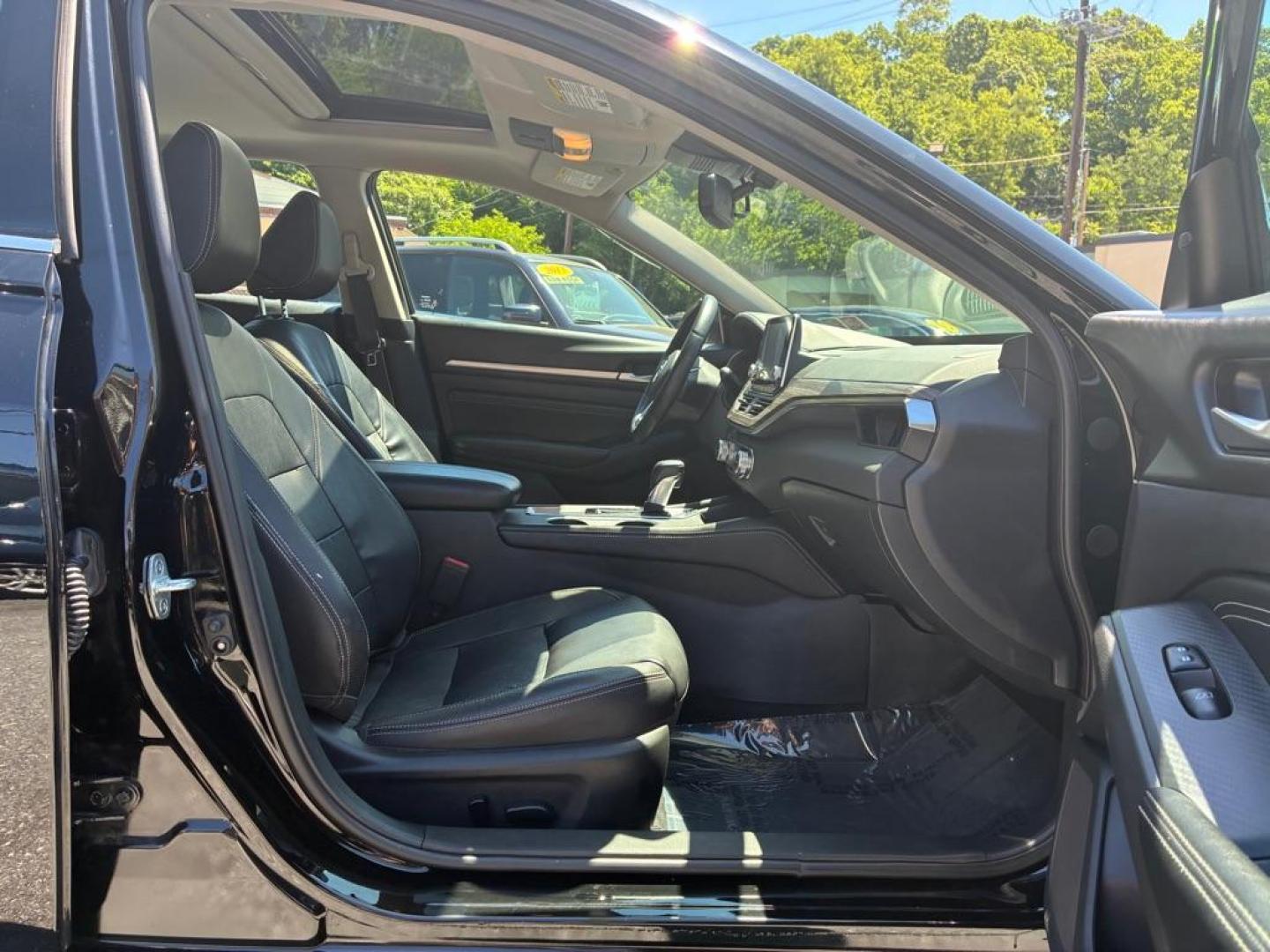 2019 BLACK NISSAN ALTIMA SL (1N4BL4EV9KC) with an 2.5L engine, Continuously Variable transmission, located at 117 North Cameron Street, Harrisburg, PA, 17101, (717) 963-8962, 40.267021, -76.875351 - WE FINANCE!!! MOST vehicles are available for financing. Good Credit/ Challenged Credit/ No Credit - ALL Trade-Ins Welcomed!!! APPLY ONLINE or CALL us TODAY Please call us to discuss your cash and/or financing options. Thanks for checking our inventory! We're here to help. - Photo#8