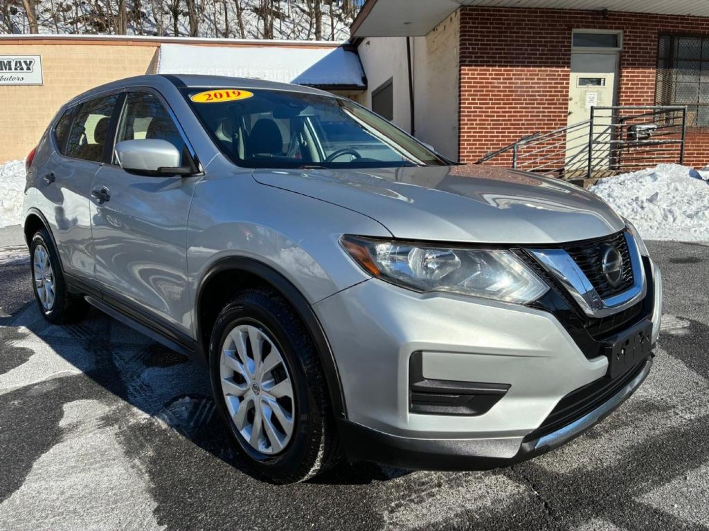 2019 SILVER NISSAN ROGUE S (KNMAT2MVXKP) with an 2.5L engine, Continuously Variable transmission, located at 117 North Cameron Street, Harrisburg, PA, 17101, (717) 963-8962, 40.267021, -76.875351 - WE FINANCE!!! Good Credit/ Challenged Credit/ No Credit - ALL Trade-Ins Welcomed!!! APPLY ONLINE or CALL us TODAY ;) Please call us to discuss your cash and/or financing options. - Photo#7