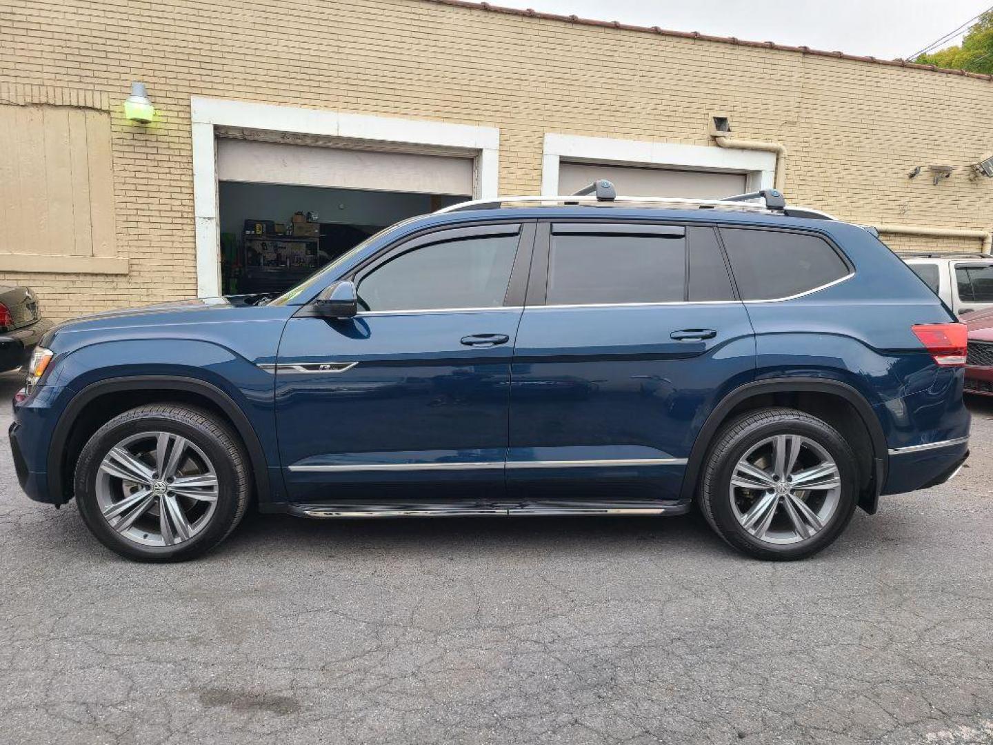 2019 BLUE VOLKSWAGEN ATLAS SEL (1V2RR2CA9KC) with an 3.6L engine, Automatic transmission, located at 7981 Paxton Street, Harrisburg, PA, 17111, (717) 561-2926, 40.261490, -76.749229 - WE FINANCE!!! Good Credit/ Bad Credit/ No Credit - ALL Trade-Ins Welcomed!!! ***Guaranteed Credit Approval*** APPLY ONLINE or CALL us TODAY ;) Please call us to discuss your cash and financing options. - Photo#1