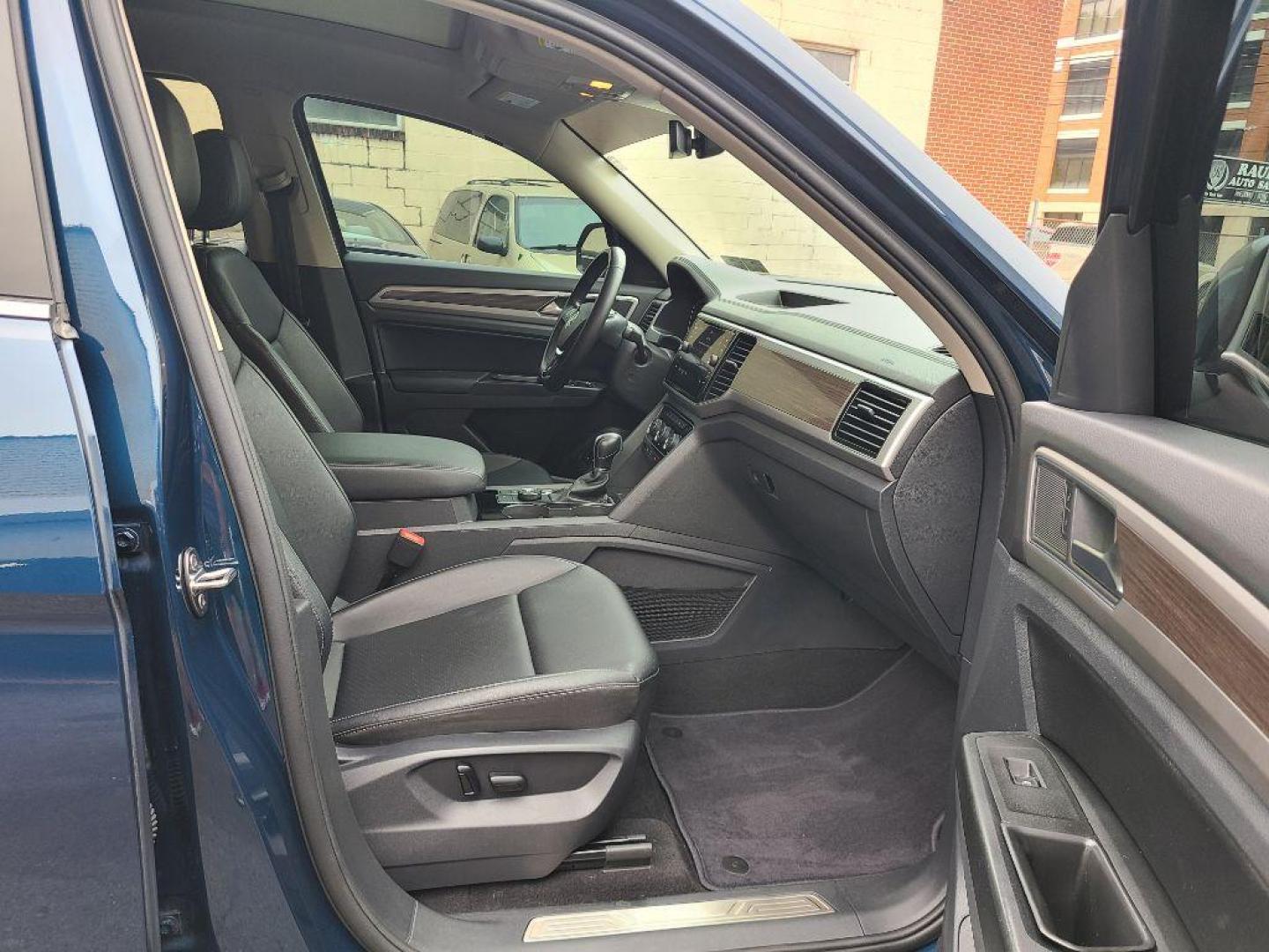 2019 BLUE VOLKSWAGEN ATLAS SEL (1V2RR2CA9KC) with an 3.6L engine, Automatic transmission, located at 7981 Paxton Street, Harrisburg, PA, 17111, (717) 561-2926, 40.261490, -76.749229 - WE FINANCE!!! Good Credit/ Bad Credit/ No Credit - ALL Trade-Ins Welcomed!!! ***Guaranteed Credit Approval*** APPLY ONLINE or CALL us TODAY ;) Please call us to discuss your cash and financing options. - Photo#11