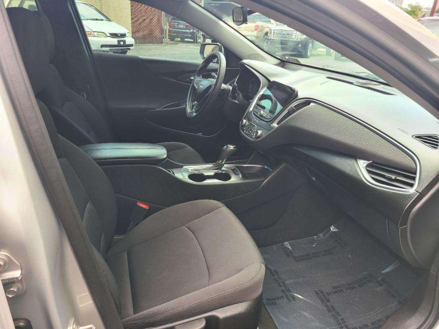 2020 SILVER CHEVROLET MALIBU LT (1G1ZD5ST3LF) with an 1.5L engine, Continuously Variable transmission, located at 117 North Cameron Street, Harrisburg, PA, 17101, (717) 963-8962, 40.267021, -76.875351 - WE FINANCE!!! Good Credit/ Bad Credit/ No Credit - ALL Trade-Ins Welcomed!!! ***Guaranteed Credit Approval*** APPLY ONLINE or CALL us TODAY ;) Internet Prices and Marketplace Prices are SPECIAL discounted ***CASH DEALS*** Retail Prices are higher. Please call us to discuss your cash and finan - Photo#11