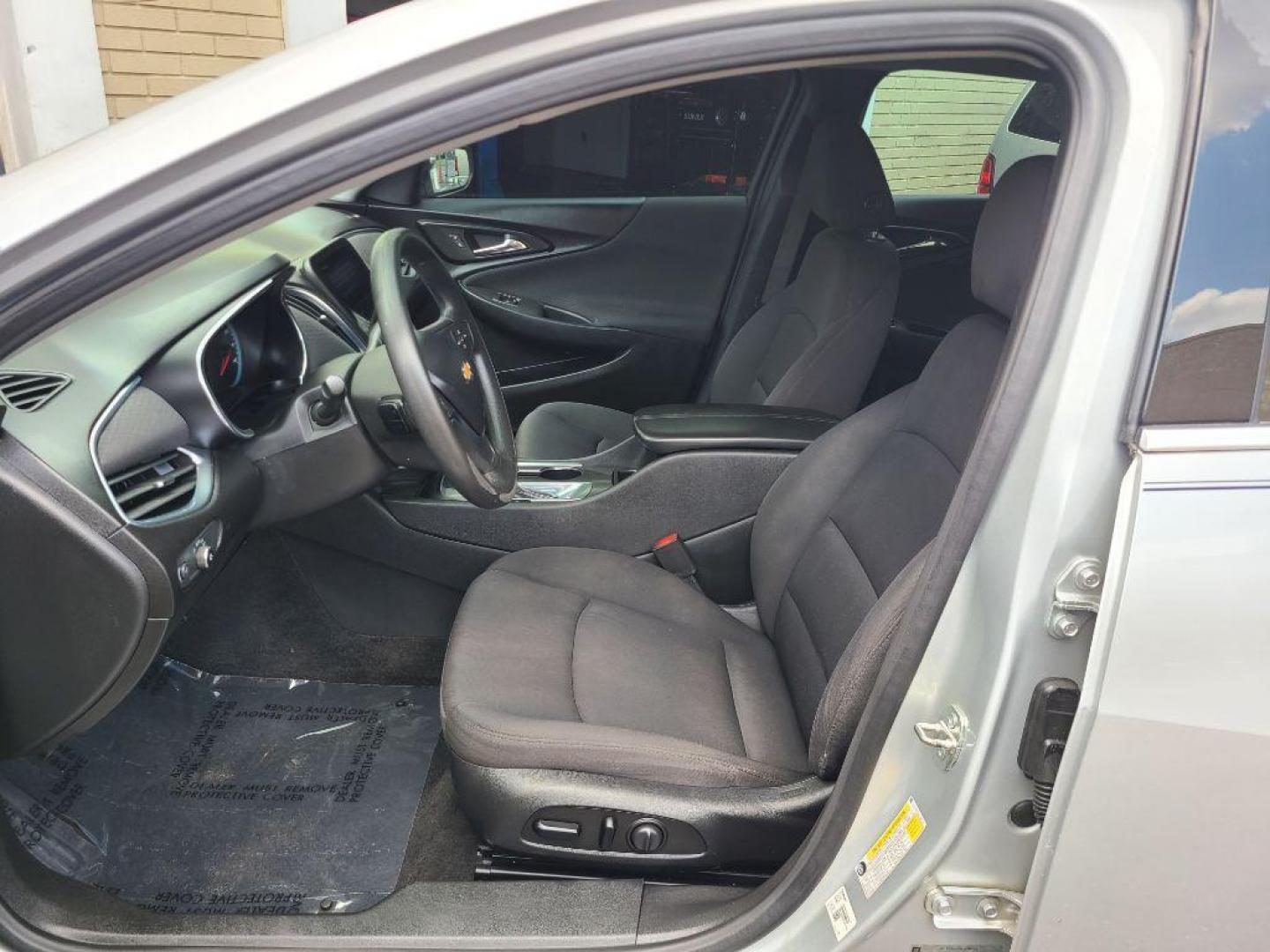 2020 SILVER CHEVROLET MALIBU LT (1G1ZD5ST3LF) with an 1.5L engine, Continuously Variable transmission, located at 117 North Cameron Street, Harrisburg, PA, 17101, (717) 963-8962, 40.267021, -76.875351 - WE FINANCE!!! Good Credit/ Bad Credit/ No Credit - ALL Trade-Ins Welcomed!!! ***Guaranteed Credit Approval*** APPLY ONLINE or CALL us TODAY ;) Internet Prices and Marketplace Prices are SPECIAL discounted ***CASH DEALS*** Retail Prices are higher. Please call us to discuss your cash and finan - Photo#12