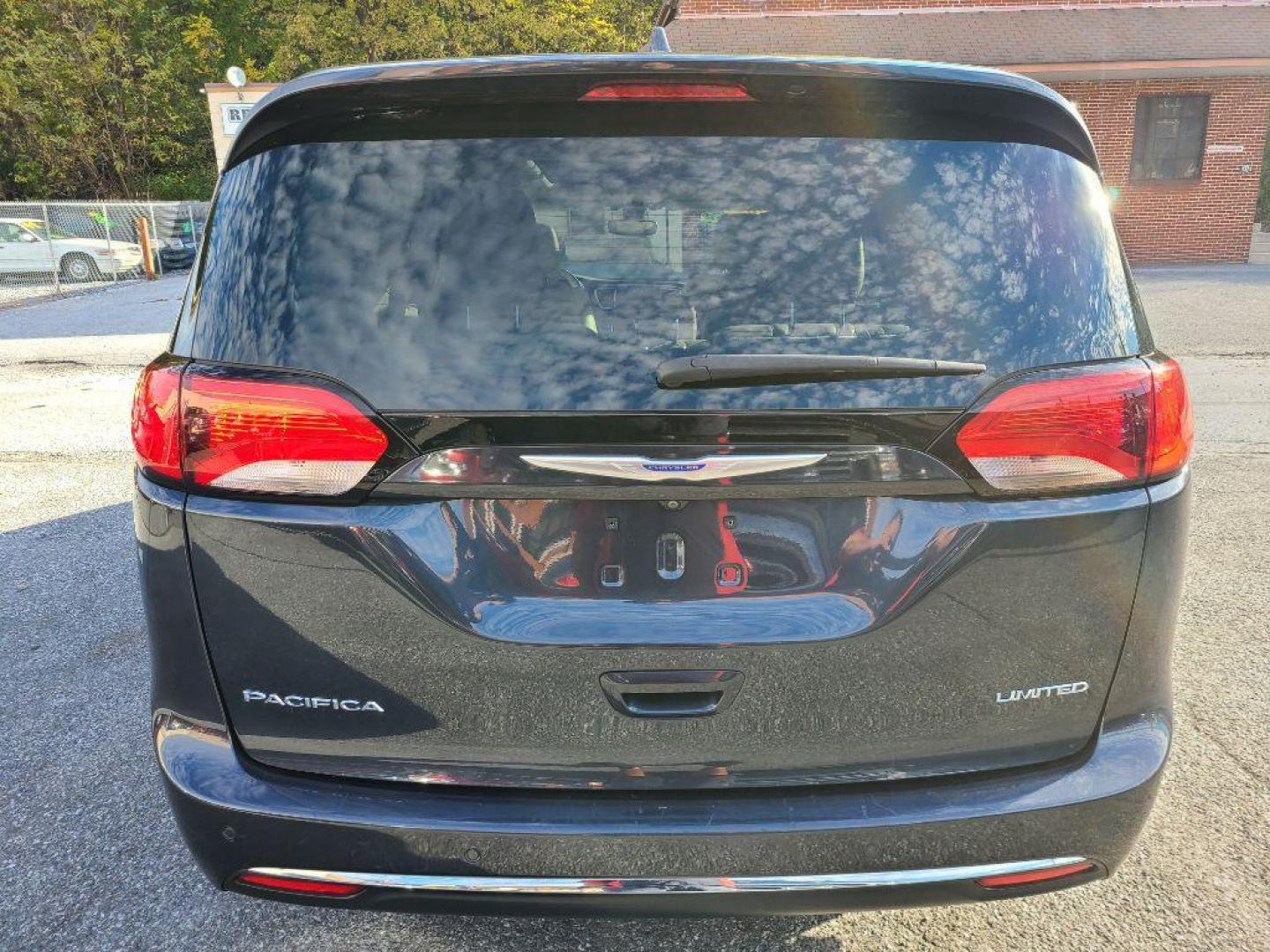2020 GRAY CHRYSLER PACIFICA LIMITED (2C4RC1GG4LR) with an 3.6L engine, Automatic transmission, located at 117 North Cameron Street, Harrisburg, PA, 17101, (717) 963-8962, 40.267021, -76.875351 - WE FINANCE!!! Good Credit/ Bad Credit/ No Credit - ALL Trade-Ins Welcomed!!! ***Guaranteed Credit Approval*** APPLY ONLINE or CALL us TODAY ;) Please call us to discuss your cash and financing options. - Photo#3