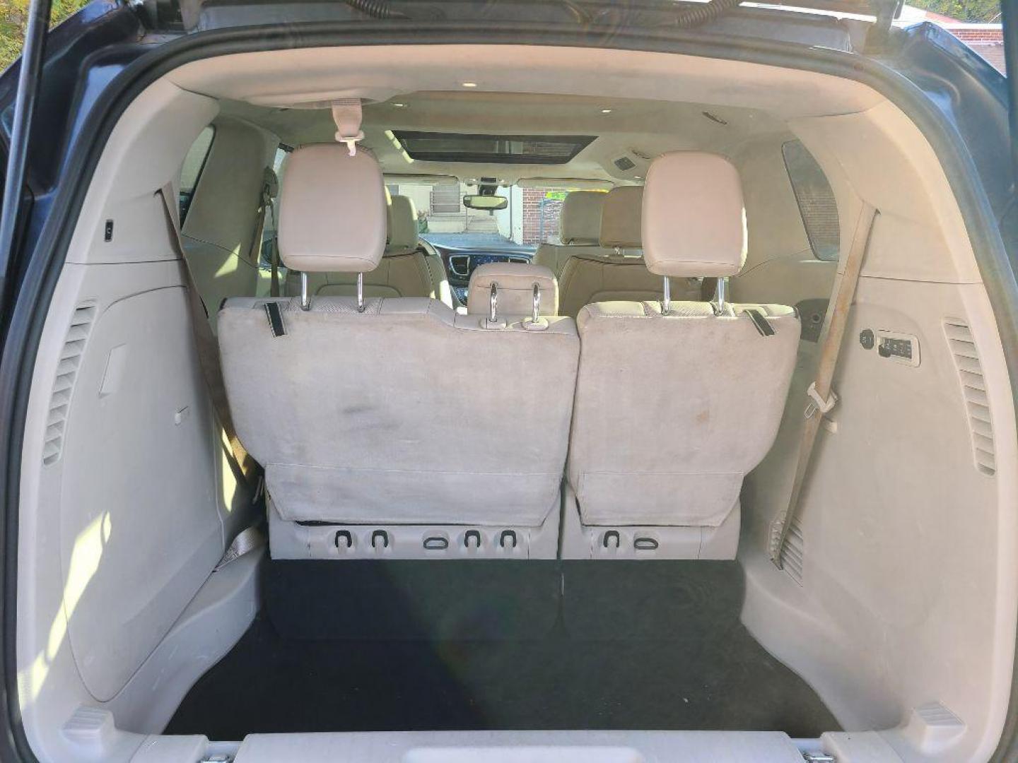 2020 GRAY CHRYSLER PACIFICA LIMITED (2C4RC1GG4LR) with an 3.6L engine, Automatic transmission, located at 117 North Cameron Street, Harrisburg, PA, 17101, (717) 963-8962, 40.267021, -76.875351 - WE FINANCE!!! Good Credit/ Bad Credit/ No Credit - ALL Trade-Ins Welcomed!!! ***Guaranteed Credit Approval*** APPLY ONLINE or CALL us TODAY ;) Please call us to discuss your cash and financing options. - Photo#13