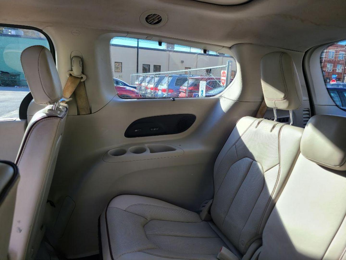 2020 GRAY CHRYSLER PACIFICA LIMITED (2C4RC1GG4LR) with an 3.6L engine, Automatic transmission, located at 117 North Cameron Street, Harrisburg, PA, 17101, (717) 963-8962, 40.267021, -76.875351 - WE FINANCE!!! Good Credit/ Bad Credit/ No Credit - ALL Trade-Ins Welcomed!!! ***Guaranteed Credit Approval*** APPLY ONLINE or CALL us TODAY ;) Please call us to discuss your cash and financing options. - Photo#14