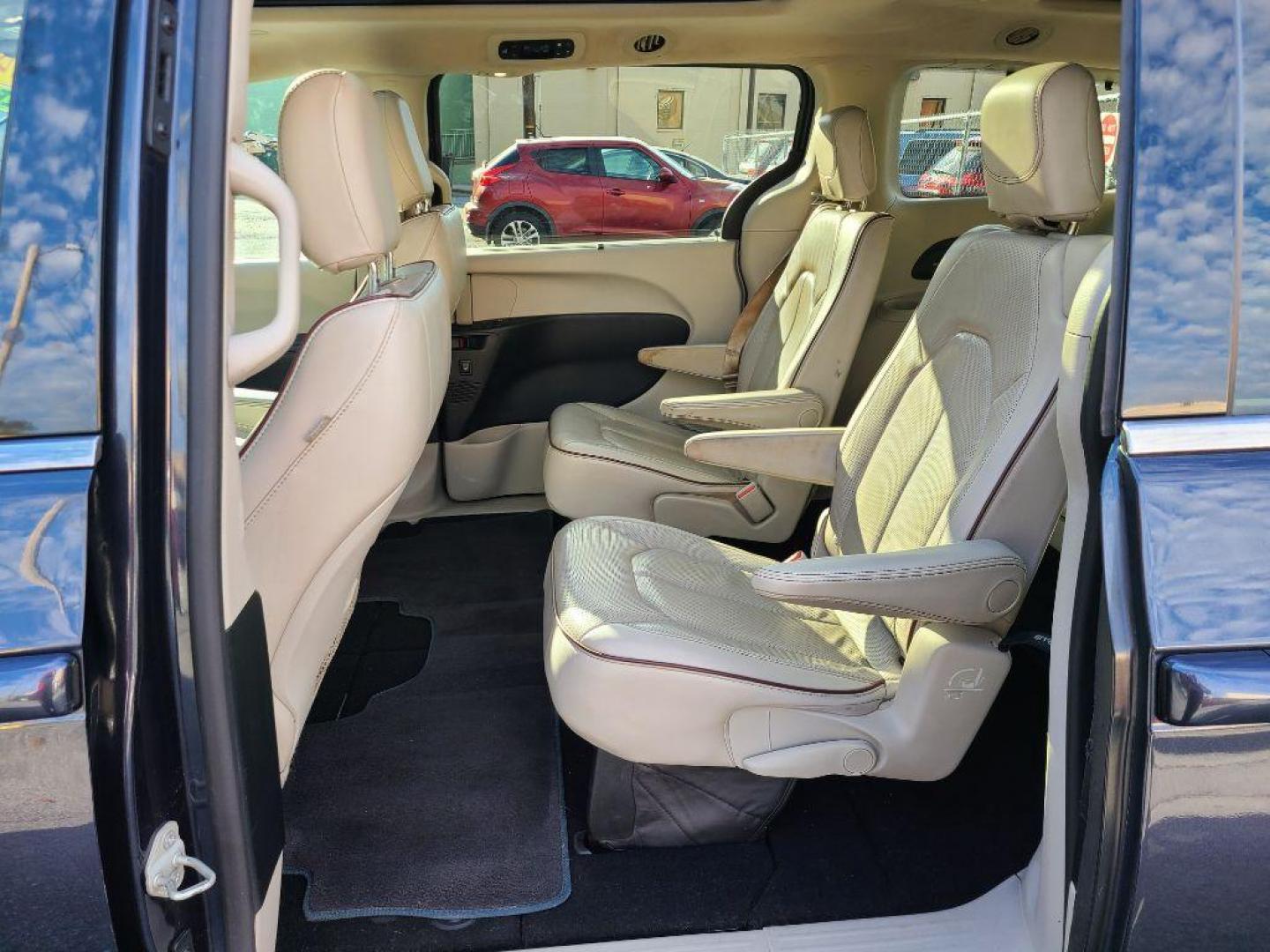 2020 GRAY CHRYSLER PACIFICA LIMITED (2C4RC1GG4LR) with an 3.6L engine, Automatic transmission, located at 117 North Cameron Street, Harrisburg, PA, 17101, (717) 963-8962, 40.267021, -76.875351 - WE FINANCE!!! Good Credit/ Bad Credit/ No Credit - ALL Trade-Ins Welcomed!!! ***Guaranteed Credit Approval*** APPLY ONLINE or CALL us TODAY ;) Please call us to discuss your cash and financing options. - Photo#15