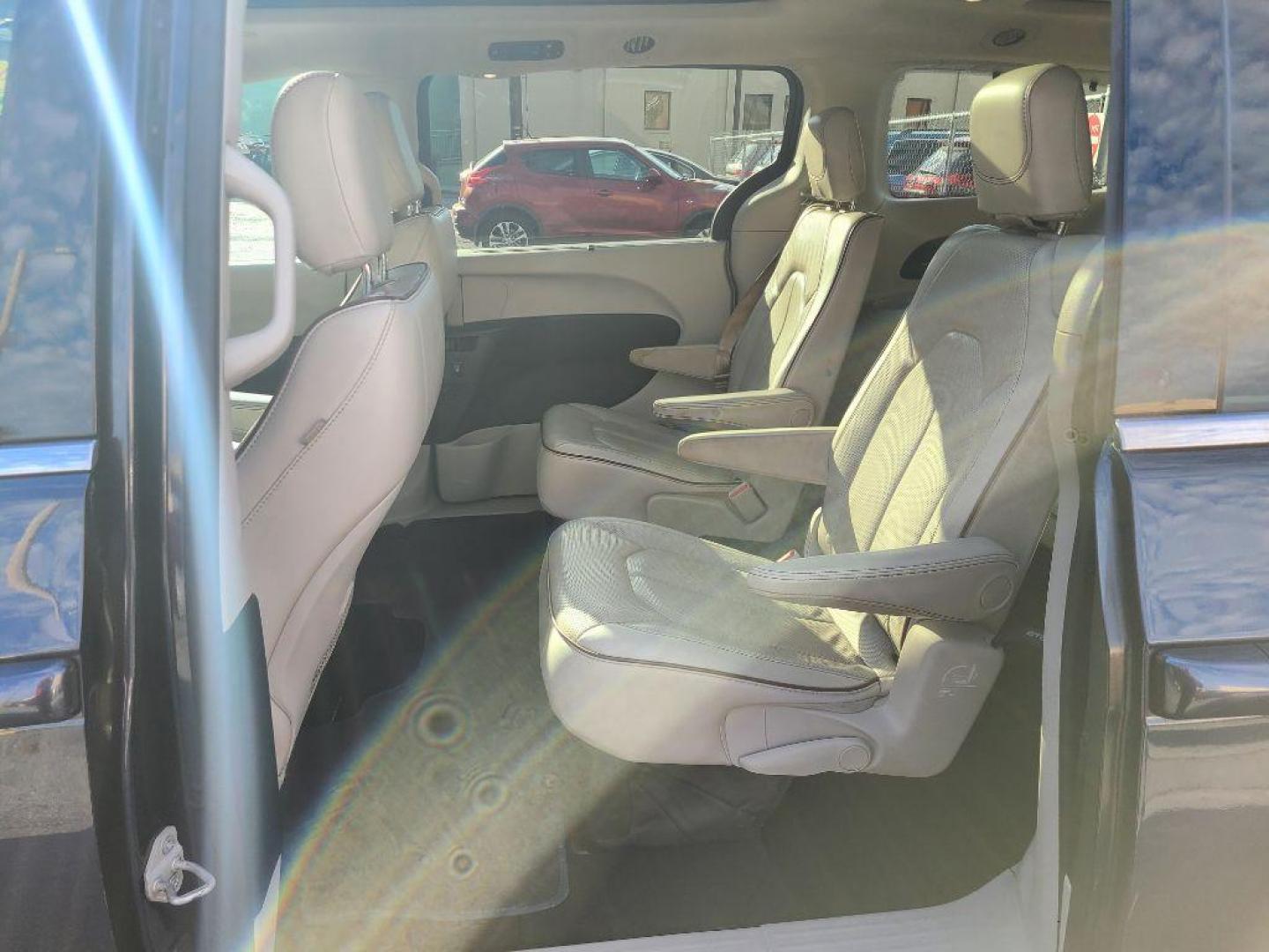 2020 GRAY CHRYSLER PACIFICA LIMITED (2C4RC1GG4LR) with an 3.6L engine, Automatic transmission, located at 117 North Cameron Street, Harrisburg, PA, 17101, (717) 963-8962, 40.267021, -76.875351 - WE FINANCE!!! Good Credit/ Bad Credit/ No Credit - ALL Trade-Ins Welcomed!!! ***Guaranteed Credit Approval*** APPLY ONLINE or CALL us TODAY ;) Please call us to discuss your cash and financing options. - Photo#16