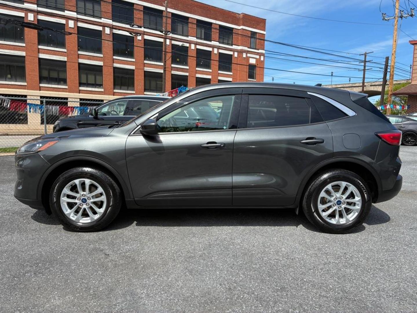 2020 GREY FORD ESCAPE SE (1FMCU9G61LU) with an 1.5L engine, Automatic transmission, located at 117 North Cameron Street, Harrisburg, PA, 17101, (717) 963-8962, 40.267021, -76.875351 - WE FINANCE!!! MOST vehicles are available for financing. Good Credit/ Challenged Credit/ No Credit - ALL Trade-Ins Welcomed!!! APPLY ONLINE or CALL us TODAY Please call us to discuss your cash and/or financing options. Thanks for checking our inventory! We're here to help. - Photo#1