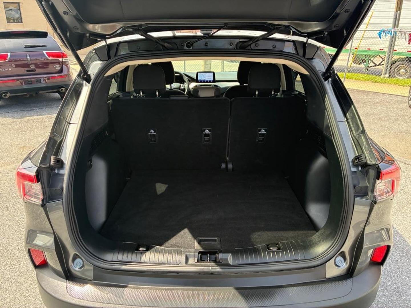 2020 GREY FORD ESCAPE SE (1FMCU9G61LU) with an 1.5L engine, Automatic transmission, located at 117 North Cameron Street, Harrisburg, PA, 17101, (717) 963-8962, 40.267021, -76.875351 - WE FINANCE!!! MOST vehicles are available for financing. Good Credit/ Challenged Credit/ No Credit - ALL Trade-Ins Welcomed!!! APPLY ONLINE or CALL us TODAY Please call us to discuss your cash and/or financing options. Thanks for checking our inventory! We're here to help. - Photo#10