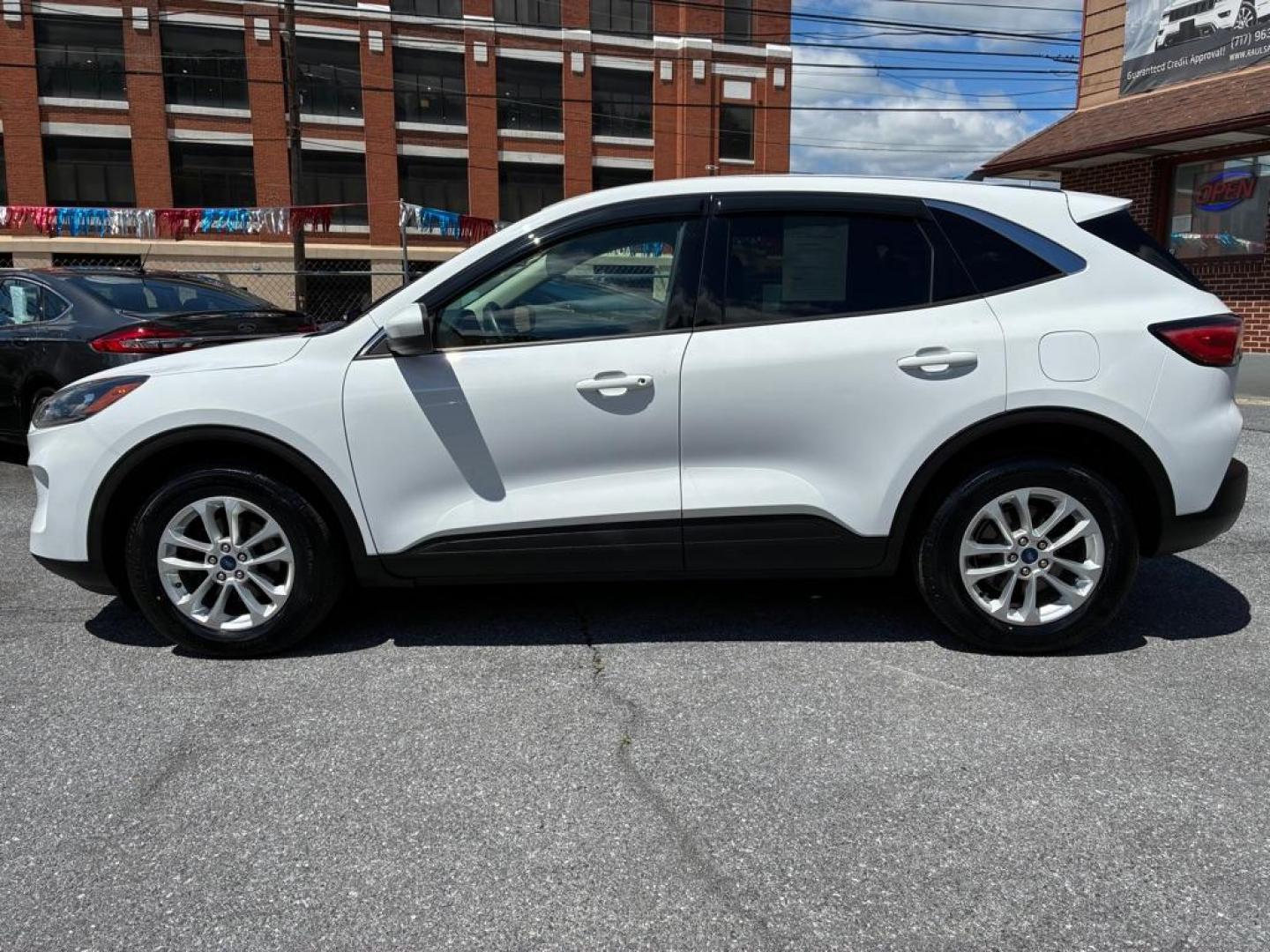 2020 WHITE FORD ESCAPE SE (1FMCU9G64LU) with an 1.5L engine, Automatic transmission, located at 117 North Cameron Street, Harrisburg, PA, 17101, (717) 963-8962, 40.267021, -76.875351 - WE FINANCE!!! MOST vehicles are available for financing. Good Credit/ Challenged Credit/ No Credit - ALL Trade-Ins Welcomed!!! APPLY ONLINE or CALL us TODAY Please call us to discuss your cash and/or financing options. Thanks for checking our inventory! We're here to help. - Photo#1