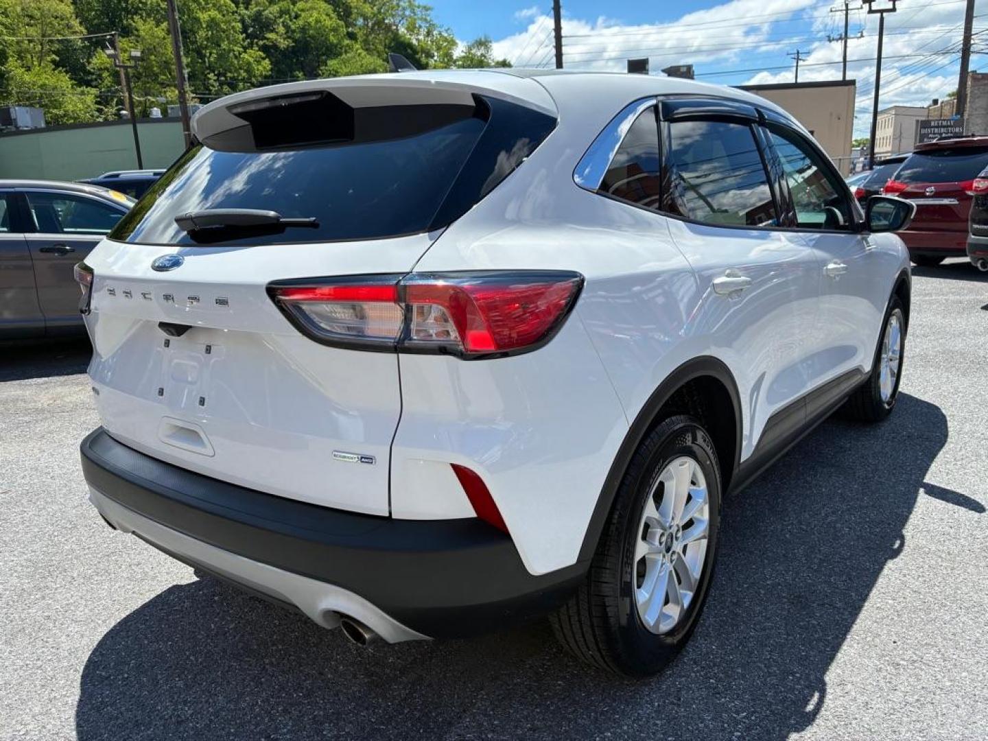 2020 WHITE FORD ESCAPE SE (1FMCU9G64LU) with an 1.5L engine, Automatic transmission, located at 117 North Cameron Street, Harrisburg, PA, 17101, (717) 963-8962, 40.267021, -76.875351 - WE FINANCE!!! MOST vehicles are available for financing. Good Credit/ Challenged Credit/ No Credit - ALL Trade-Ins Welcomed!!! APPLY ONLINE or CALL us TODAY Please call us to discuss your cash and/or financing options. Thanks for checking our inventory! We're here to help. - Photo#4