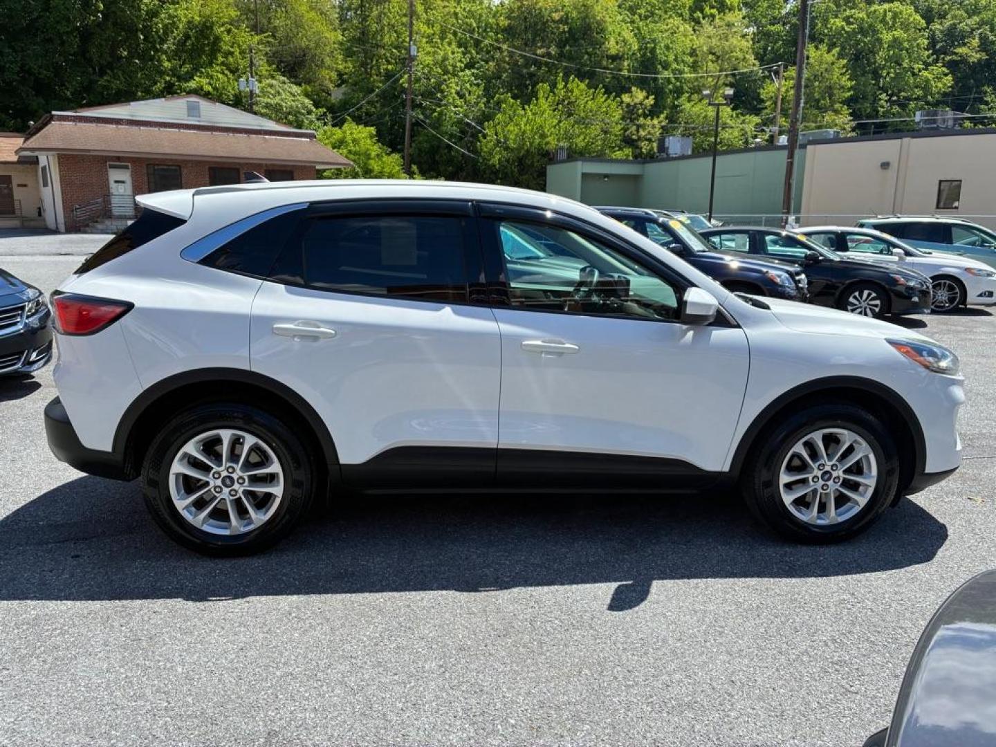 2020 WHITE FORD ESCAPE SE (1FMCU9G64LU) with an 1.5L engine, Automatic transmission, located at 117 North Cameron Street, Harrisburg, PA, 17101, (717) 963-8962, 40.267021, -76.875351 - WE FINANCE!!! MOST vehicles are available for financing. Good Credit/ Challenged Credit/ No Credit - ALL Trade-Ins Welcomed!!! APPLY ONLINE or CALL us TODAY Please call us to discuss your cash and/or financing options. Thanks for checking our inventory! We're here to help. - Photo#5