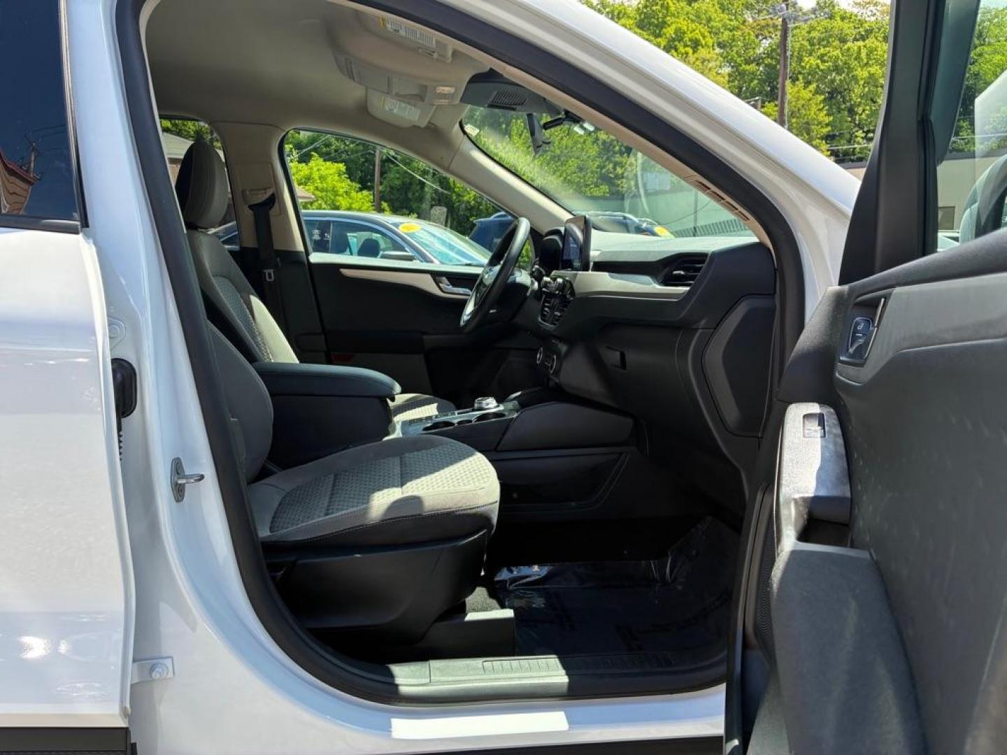 2020 WHITE FORD ESCAPE SE (1FMCU9G64LU) with an 1.5L engine, Automatic transmission, located at 117 North Cameron Street, Harrisburg, PA, 17101, (717) 963-8962, 40.267021, -76.875351 - WE FINANCE!!! MOST vehicles are available for financing. Good Credit/ Challenged Credit/ No Credit - ALL Trade-Ins Welcomed!!! APPLY ONLINE or CALL us TODAY Please call us to discuss your cash and/or financing options. Thanks for checking our inventory! We're here to help. - Photo#8