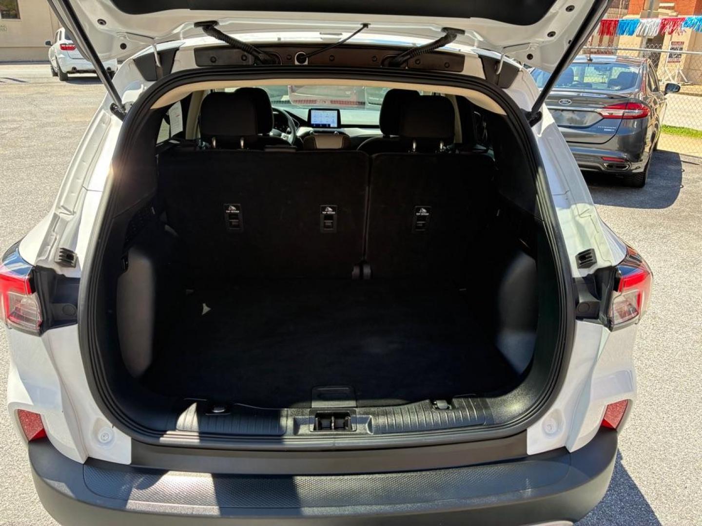 2020 WHITE FORD ESCAPE SE (1FMCU9G64LU) with an 1.5L engine, Automatic transmission, located at 117 North Cameron Street, Harrisburg, PA, 17101, (717) 963-8962, 40.267021, -76.875351 - WE FINANCE!!! MOST vehicles are available for financing. Good Credit/ Challenged Credit/ No Credit - ALL Trade-Ins Welcomed!!! APPLY ONLINE or CALL us TODAY Please call us to discuss your cash and/or financing options. Thanks for checking our inventory! We're here to help. - Photo#10