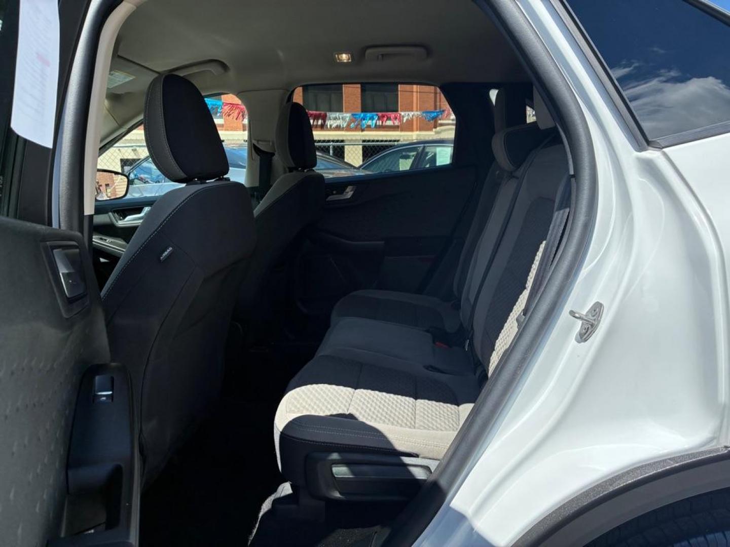 2020 WHITE FORD ESCAPE SE (1FMCU9G64LU) with an 1.5L engine, Automatic transmission, located at 117 North Cameron Street, Harrisburg, PA, 17101, (717) 963-8962, 40.267021, -76.875351 - WE FINANCE!!! MOST vehicles are available for financing. Good Credit/ Challenged Credit/ No Credit - ALL Trade-Ins Welcomed!!! APPLY ONLINE or CALL us TODAY Please call us to discuss your cash and/or financing options. Thanks for checking our inventory! We're here to help. - Photo#11