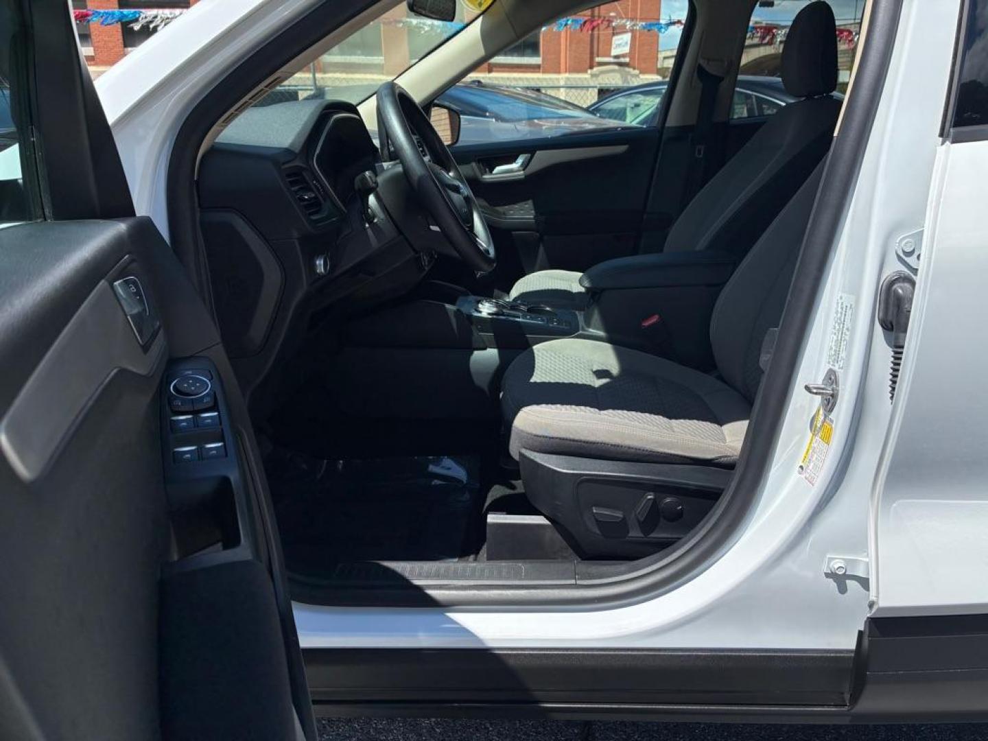 2020 WHITE FORD ESCAPE SE (1FMCU9G64LU) with an 1.5L engine, Automatic transmission, located at 117 North Cameron Street, Harrisburg, PA, 17101, (717) 963-8962, 40.267021, -76.875351 - WE FINANCE!!! MOST vehicles are available for financing. Good Credit/ Challenged Credit/ No Credit - ALL Trade-Ins Welcomed!!! APPLY ONLINE or CALL us TODAY Please call us to discuss your cash and/or financing options. Thanks for checking our inventory! We're here to help. - Photo#13