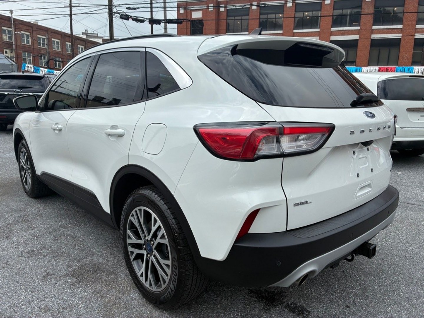 2020 WHITE FORD ESCAPE SEL (1FMCU9H92LU) with an 2.0L engine, Automatic transmission, located at 117 North Cameron Street, Harrisburg, PA, 17101, (717) 963-8962, 40.267021, -76.875351 - WE FINANCE!!! MOST vehicles are available for financing. Good Credit/ Challenged Credit/ No Credit - ALL Trade-Ins Welcomed!!! APPLY ONLINE or CALL us TODAY Please call us to discuss your cash and/or financing options. Thanks for checking our inventory! We're here to help.- Photo#2