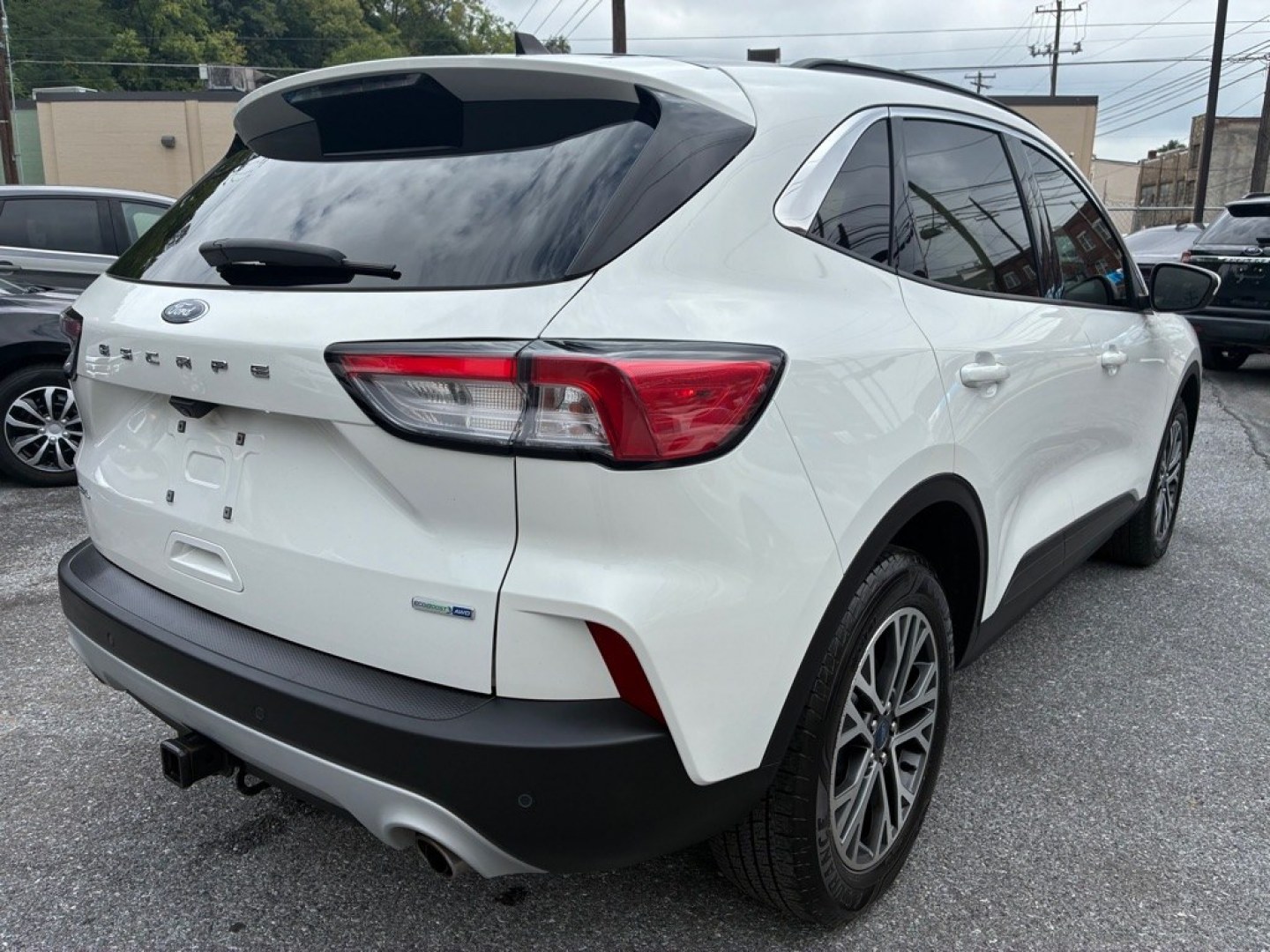 2020 WHITE FORD ESCAPE SEL (1FMCU9H92LU) with an 2.0L engine, Automatic transmission, located at 117 North Cameron Street, Harrisburg, PA, 17101, (717) 963-8962, 40.267021, -76.875351 - WE FINANCE!!! MOST vehicles are available for financing. Good Credit/ Challenged Credit/ No Credit - ALL Trade-Ins Welcomed!!! APPLY ONLINE or CALL us TODAY Please call us to discuss your cash and/or financing options. Thanks for checking our inventory! We're here to help.- Photo#4