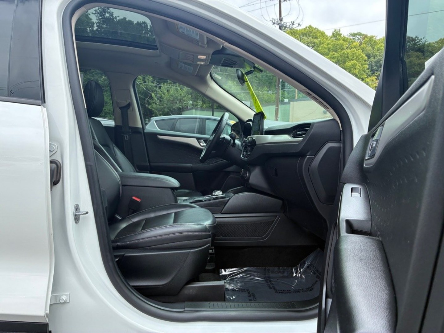 2020 WHITE FORD ESCAPE SEL (1FMCU9H92LU) with an 2.0L engine, Automatic transmission, located at 117 North Cameron Street, Harrisburg, PA, 17101, (717) 963-8962, 40.267021, -76.875351 - WE FINANCE!!! MOST vehicles are available for financing. Good Credit/ Challenged Credit/ No Credit - ALL Trade-Ins Welcomed!!! APPLY ONLINE or CALL us TODAY Please call us to discuss your cash and/or financing options. Thanks for checking our inventory! We're here to help.- Photo#8