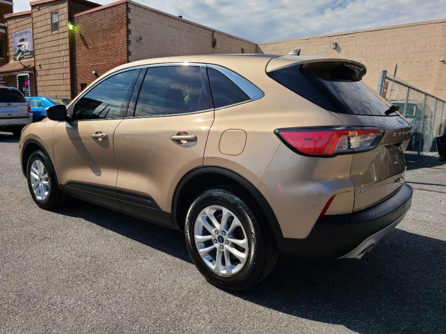 2020 TAN FORD ESCAPE SE (1FMCU9G64LU) with an 1.5L engine, Automatic transmission, located at 7981 Paxton Street, Harrisburg, PA, 17111, (717) 561-2926, 40.261490, -76.749229 - Photo#2