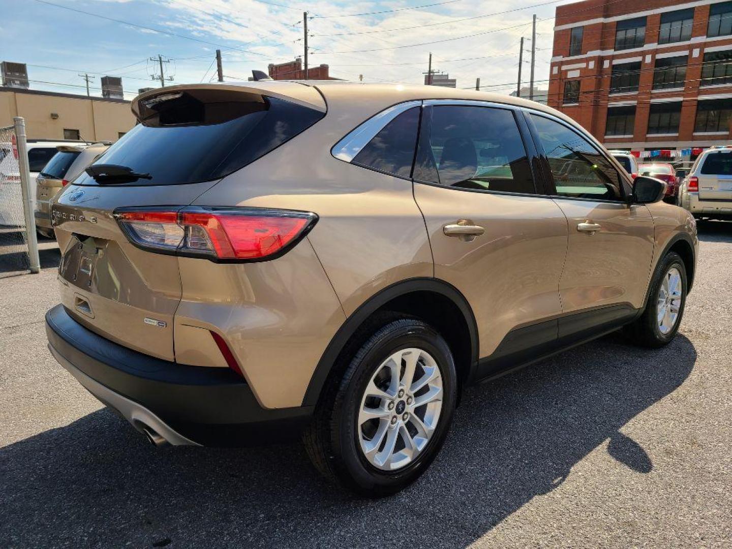 2020 TAN FORD ESCAPE SE (1FMCU9G64LU) with an 1.5L engine, Automatic transmission, located at 7981 Paxton Street, Harrisburg, PA, 17111, (717) 561-2926, 40.261490, -76.749229 - Photo#4