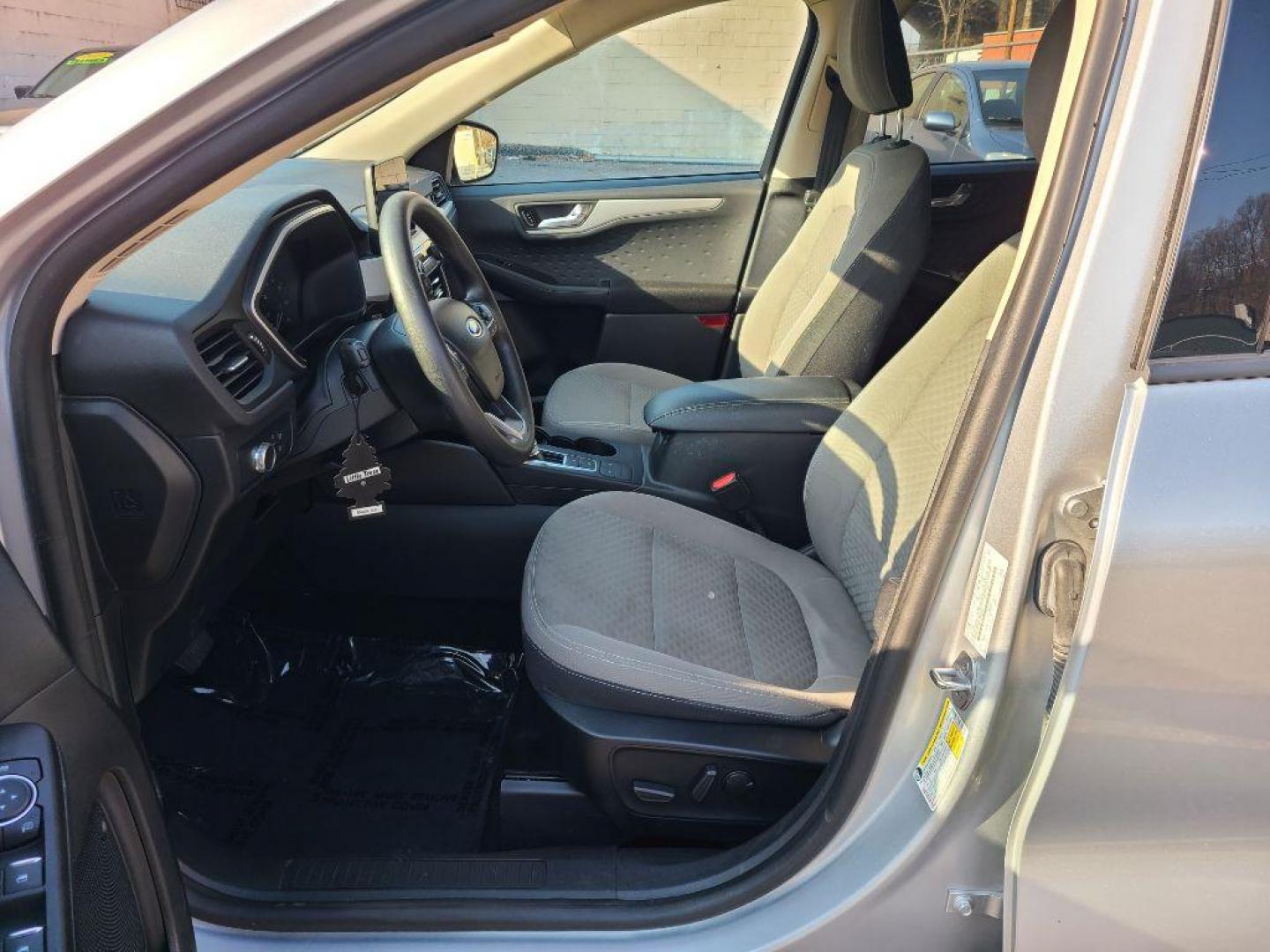 2020 SILVER FORD ESCAPE SE (1FMCU0G68LU) with an 1.5L engine, Automatic transmission, located at 7981 Paxton Street, Harrisburg, PA, 17111, (717) 561-2926, 40.261490, -76.749229 - WE FINANCE!!! Good Credit/ Bad Credit/ No Credit - ALL Trade-Ins Welcomed!!! ***Guaranteed Credit Approval*** APPLY ONLINE or CALL us TODAY ;) Internet Prices and Marketplace Prices are SPECIAL discounted ***CASH DEALS*** Retail Prices are higher. Please call us to discuss your cash and finan - Photo#11