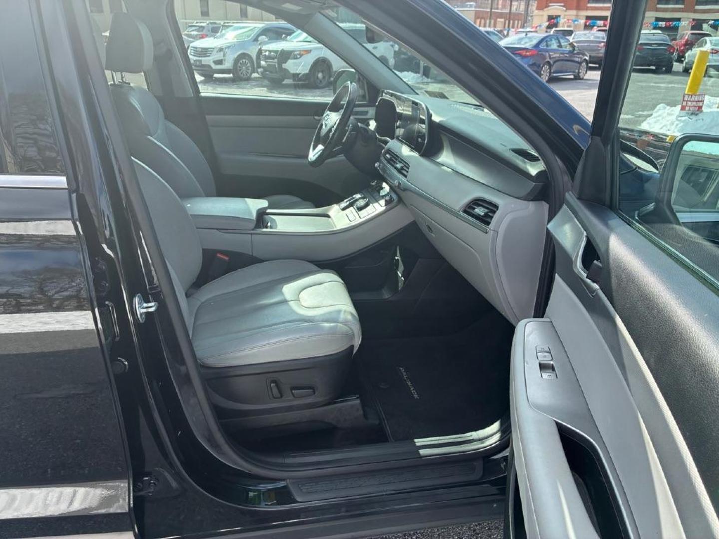 2020 BLACK HYUNDAI PALISADE SEL (KM8R4DHE2LU) with an 3.8L engine, Automatic transmission, located at 117 North Cameron Street, Harrisburg, PA, 17101, (717) 963-8962, 40.267021, -76.875351 - WE FINANCE!!! Good Credit/ Challenged Credit/ No Credit - ALL Trade-Ins Welcomed!!! APPLY ONLINE or CALL us TODAY ;) Please call us to discuss your cash and/or financing options. - Photo#8