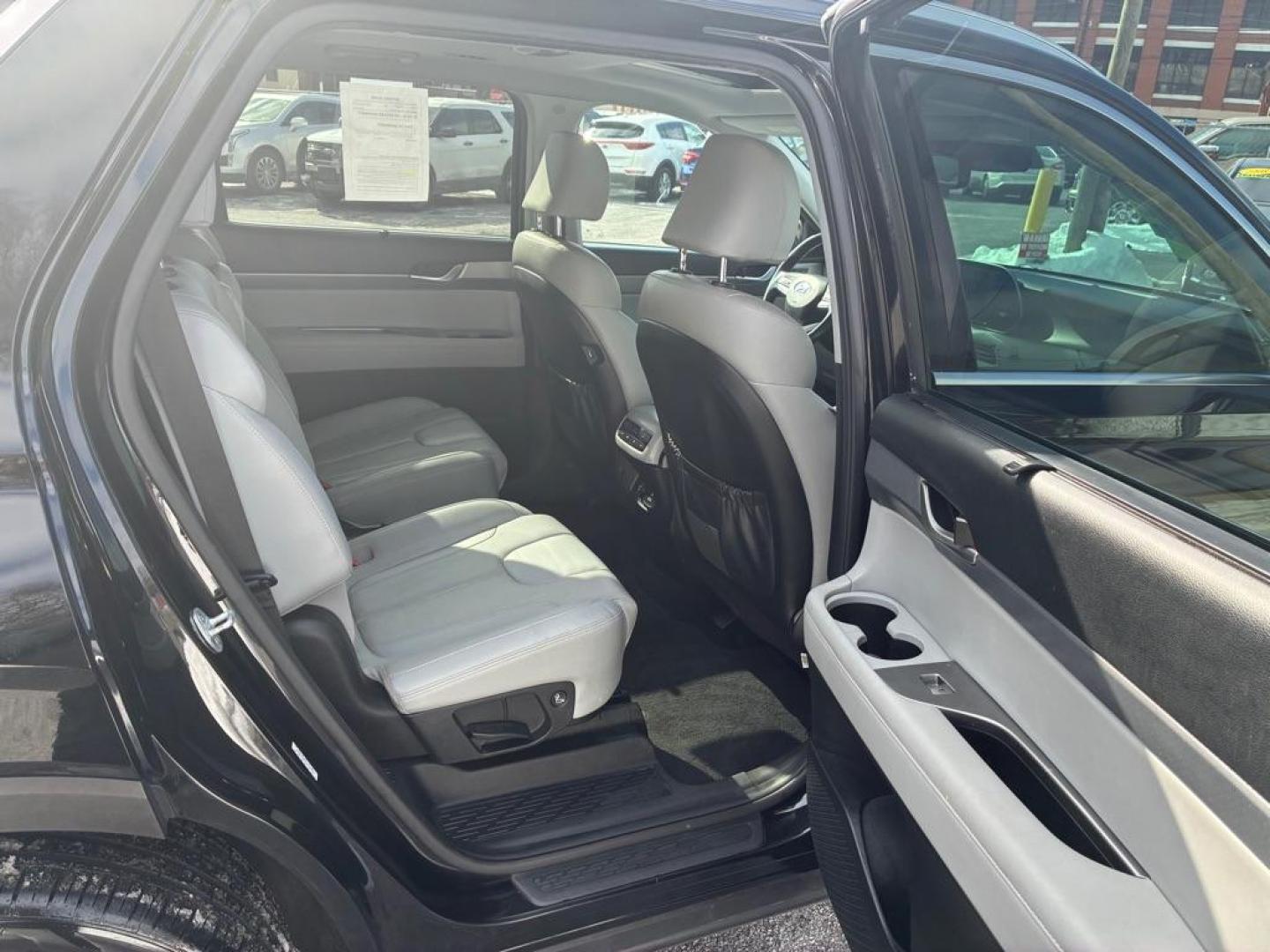 2020 BLACK HYUNDAI PALISADE SEL (KM8R4DHE2LU) with an 3.8L engine, Automatic transmission, located at 117 North Cameron Street, Harrisburg, PA, 17101, (717) 963-8962, 40.267021, -76.875351 - WE FINANCE!!! Good Credit/ Challenged Credit/ No Credit - ALL Trade-Ins Welcomed!!! APPLY ONLINE or CALL us TODAY ;) Please call us to discuss your cash and/or financing options. - Photo#9