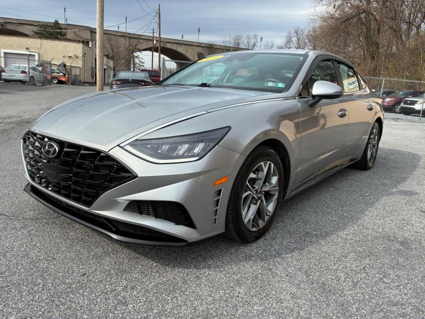 2020 SILVER HYUNDAI SONATA SEL (5NPEL4JA1LH) with an 2.5L engine, Automatic transmission, located at 117 North Cameron Street, Harrisburg, PA, 17101, (717) 963-8962, 40.267021, -76.875351 - Photo#0