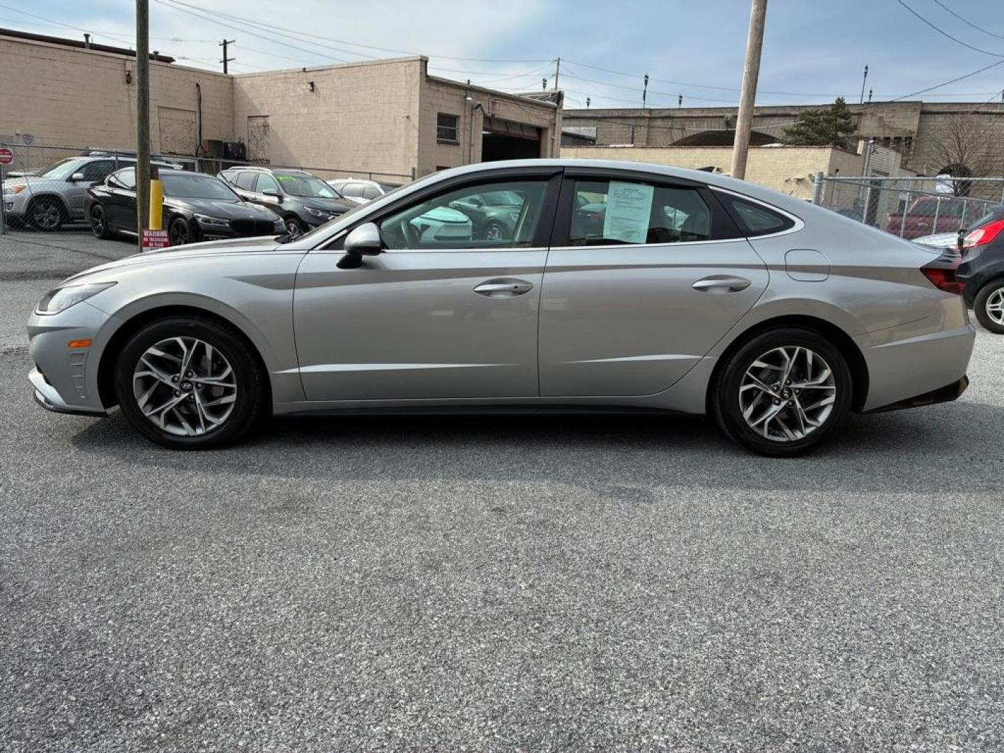 2020 SILVER HYUNDAI SONATA SEL (5NPEL4JA1LH) with an 2.5L engine, Automatic transmission, located at 117 North Cameron Street, Harrisburg, PA, 17101, (717) 963-8962, 40.267021, -76.875351 - Photo#1