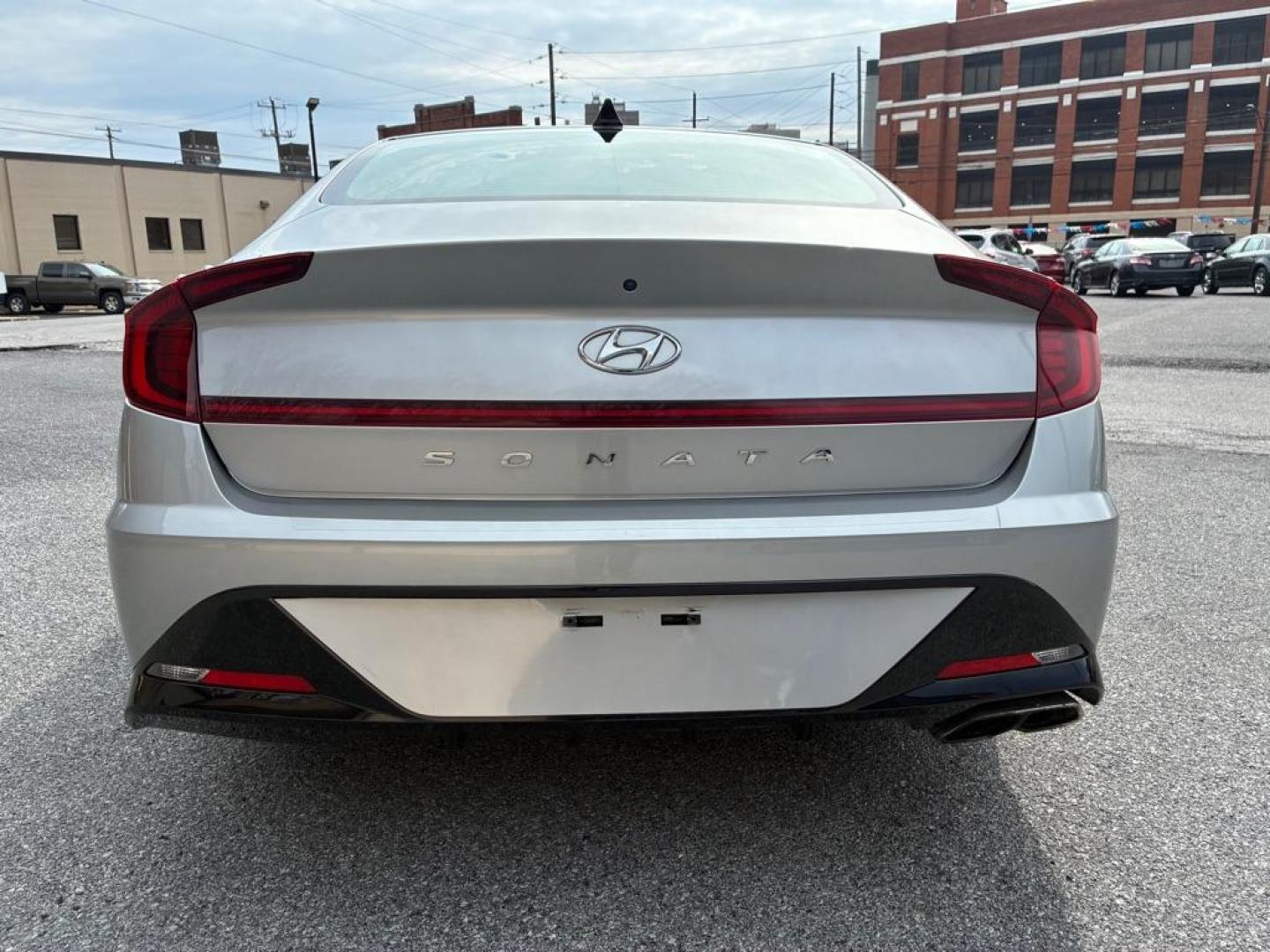 2020 SILVER HYUNDAI SONATA SEL (5NPEL4JA1LH) with an 2.5L engine, Automatic transmission, located at 117 North Cameron Street, Harrisburg, PA, 17101, (717) 963-8962, 40.267021, -76.875351 - Photo#3