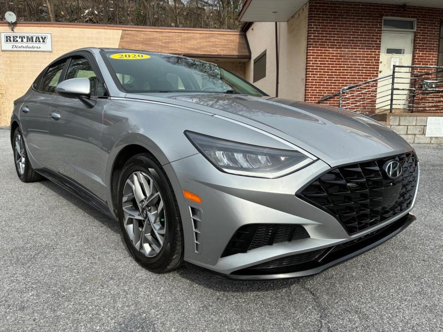 2020 SILVER HYUNDAI SONATA SEL (5NPEL4JA1LH) with an 2.5L engine, Automatic transmission, located at 117 North Cameron Street, Harrisburg, PA, 17101, (717) 963-8962, 40.267021, -76.875351 - Photo#6