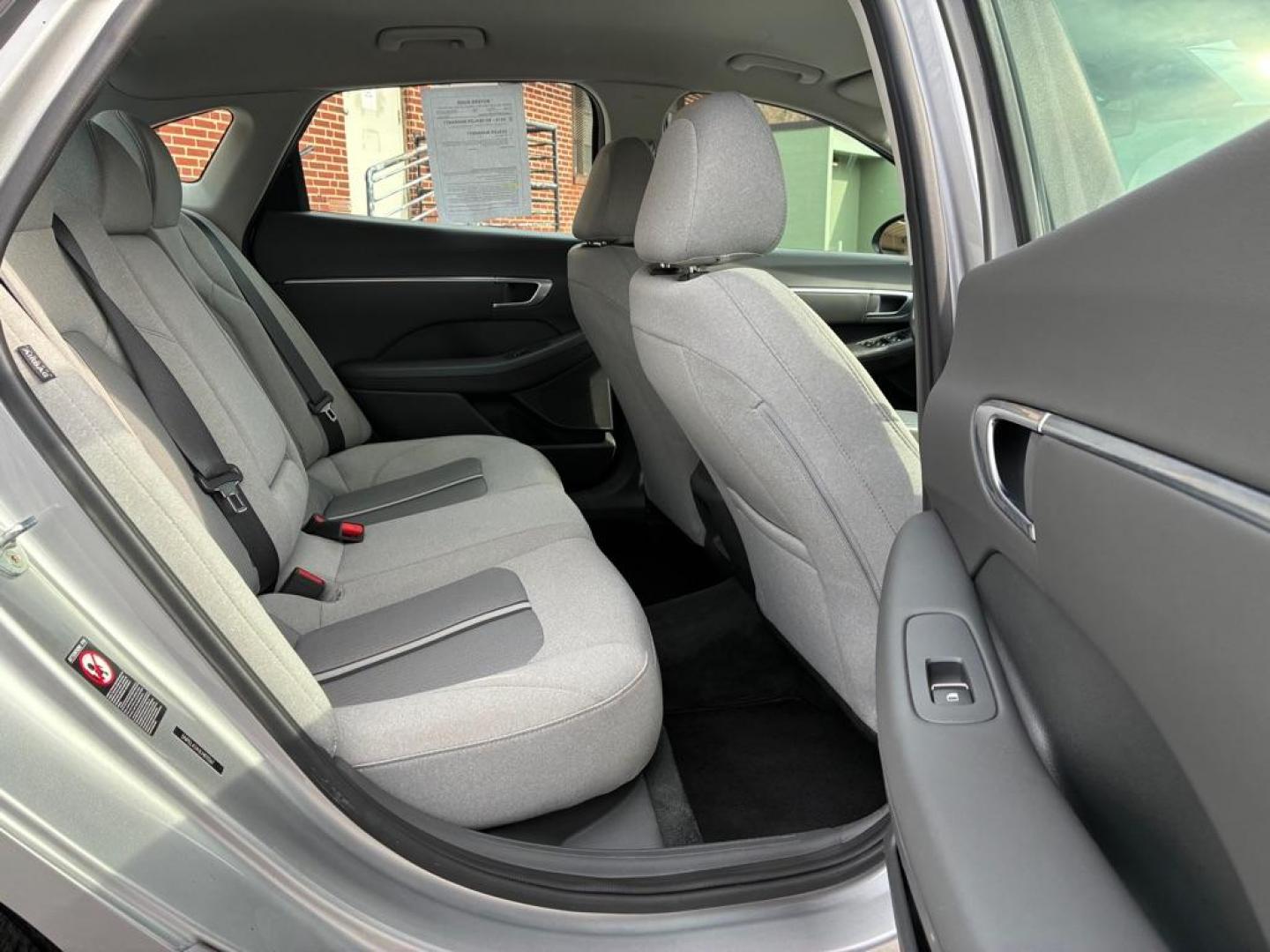 2020 SILVER HYUNDAI SONATA SEL (5NPEL4JA1LH) with an 2.5L engine, Automatic transmission, located at 117 North Cameron Street, Harrisburg, PA, 17101, (717) 963-8962, 40.267021, -76.875351 - Photo#9