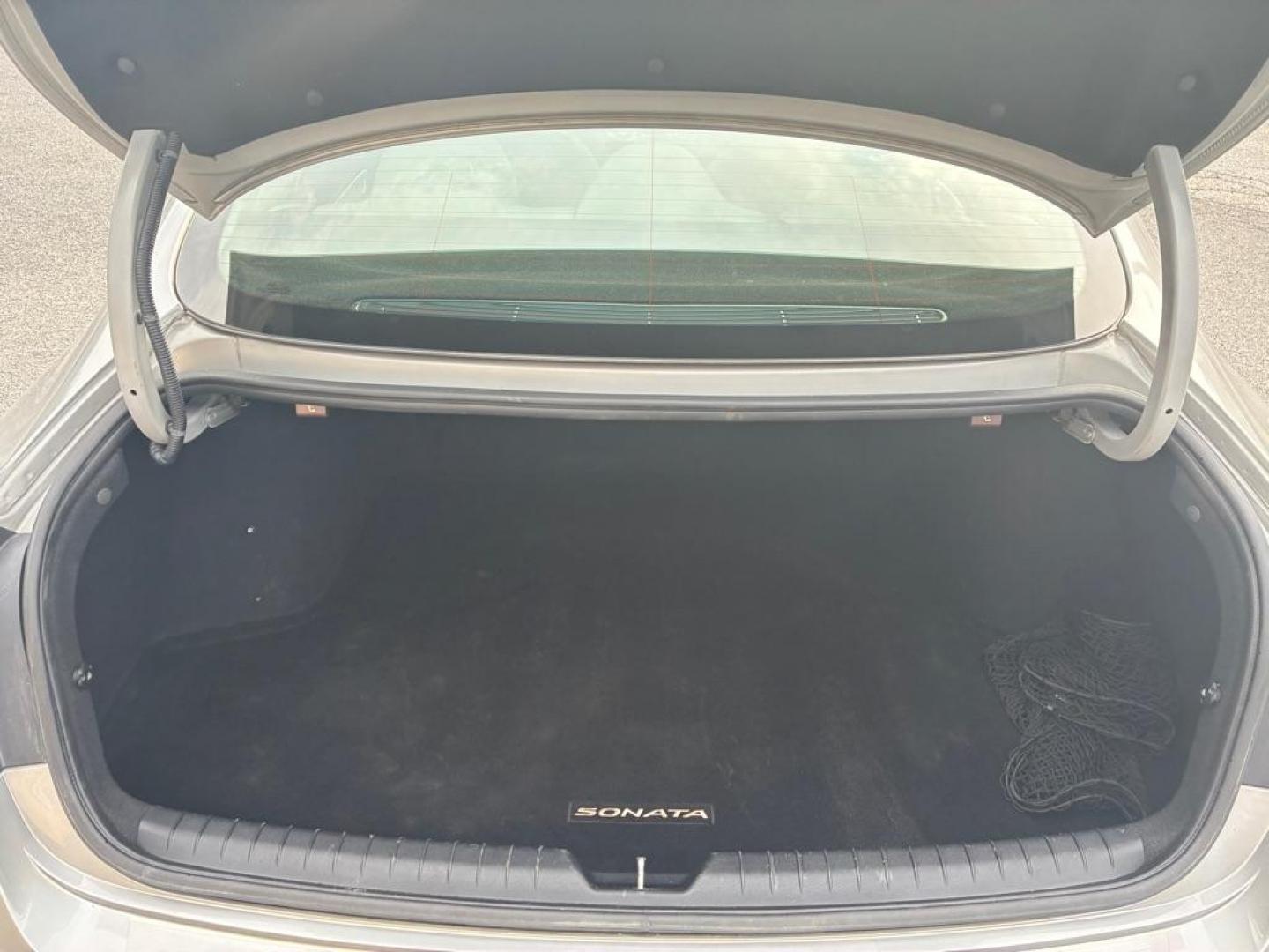 2020 SILVER HYUNDAI SONATA SEL (5NPEL4JA1LH) with an 2.5L engine, Automatic transmission, located at 117 North Cameron Street, Harrisburg, PA, 17101, (717) 963-8962, 40.267021, -76.875351 - Photo#10