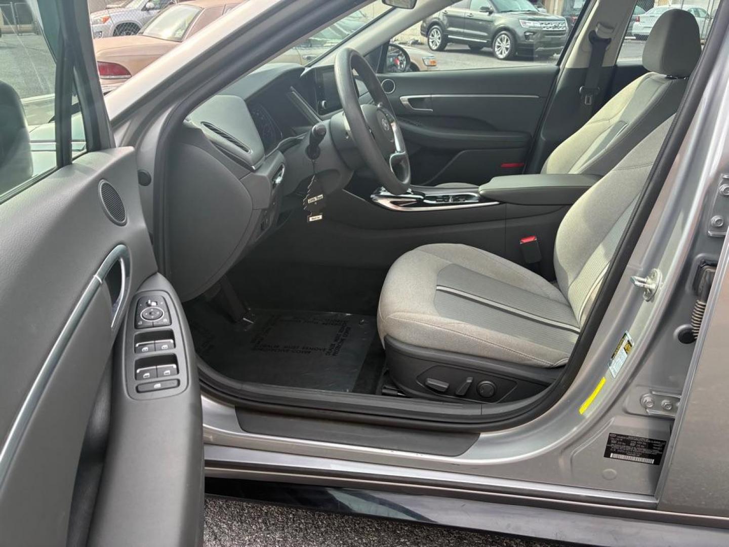 2020 SILVER HYUNDAI SONATA SEL (5NPEL4JA1LH) with an 2.5L engine, Automatic transmission, located at 117 North Cameron Street, Harrisburg, PA, 17101, (717) 963-8962, 40.267021, -76.875351 - Photo#13
