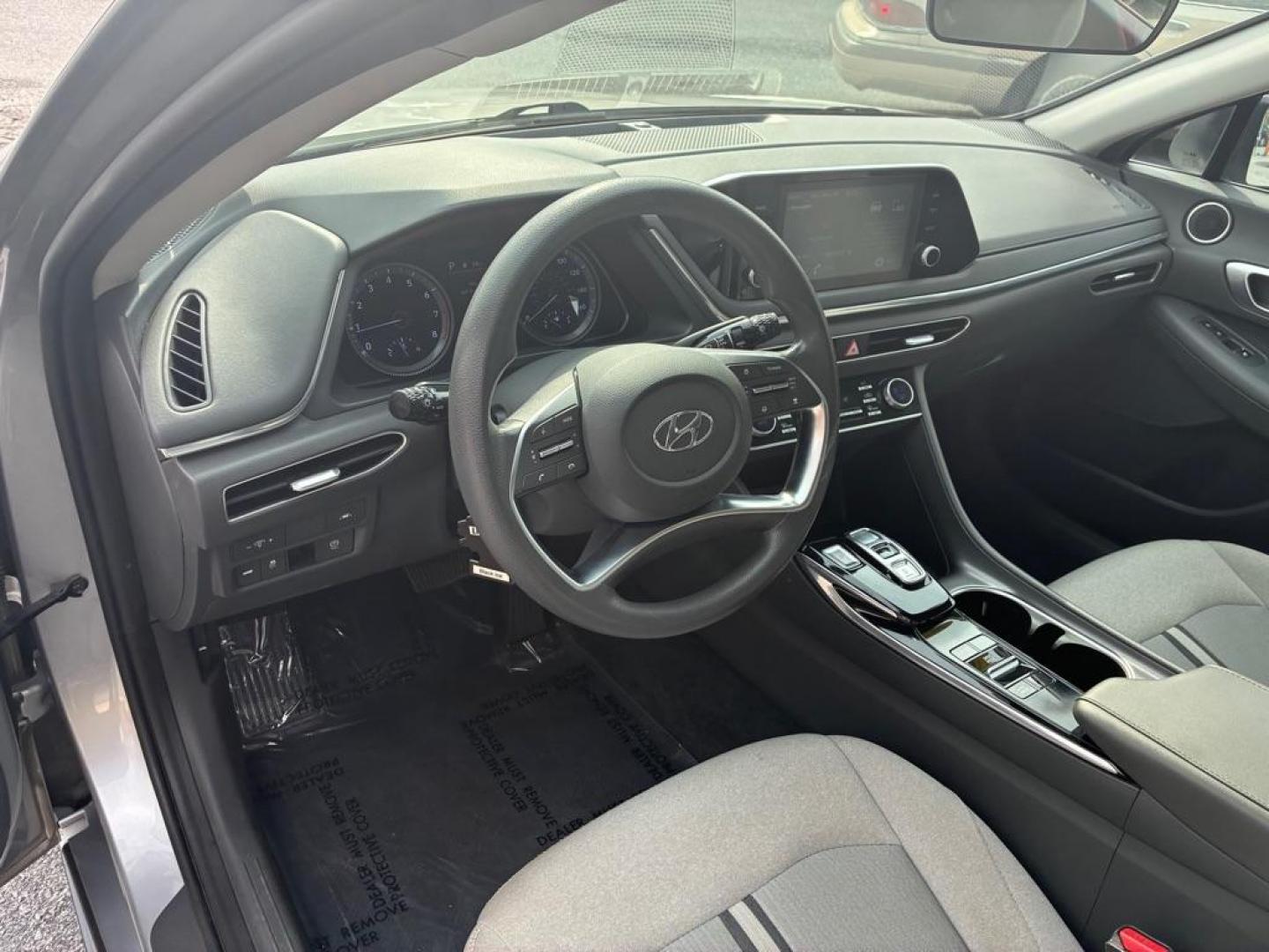 2020 SILVER HYUNDAI SONATA SEL (5NPEL4JA1LH) with an 2.5L engine, Automatic transmission, located at 117 North Cameron Street, Harrisburg, PA, 17101, (717) 963-8962, 40.267021, -76.875351 - Photo#14