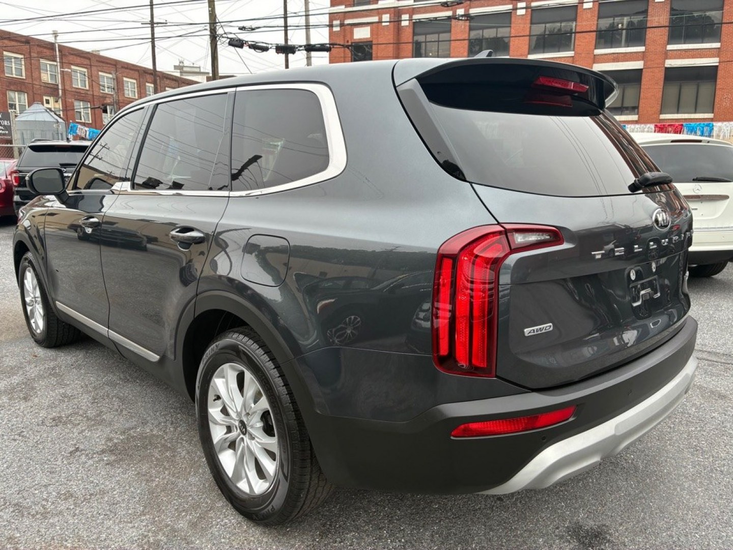 2020 GREEN KIA TELLURIDE LX (5XYP2DHC5LG) with an 3.8L engine, Automatic transmission, located at 117 North Cameron Street, Harrisburg, PA, 17101, (717) 963-8962, 40.267021, -76.875351- Photo#2