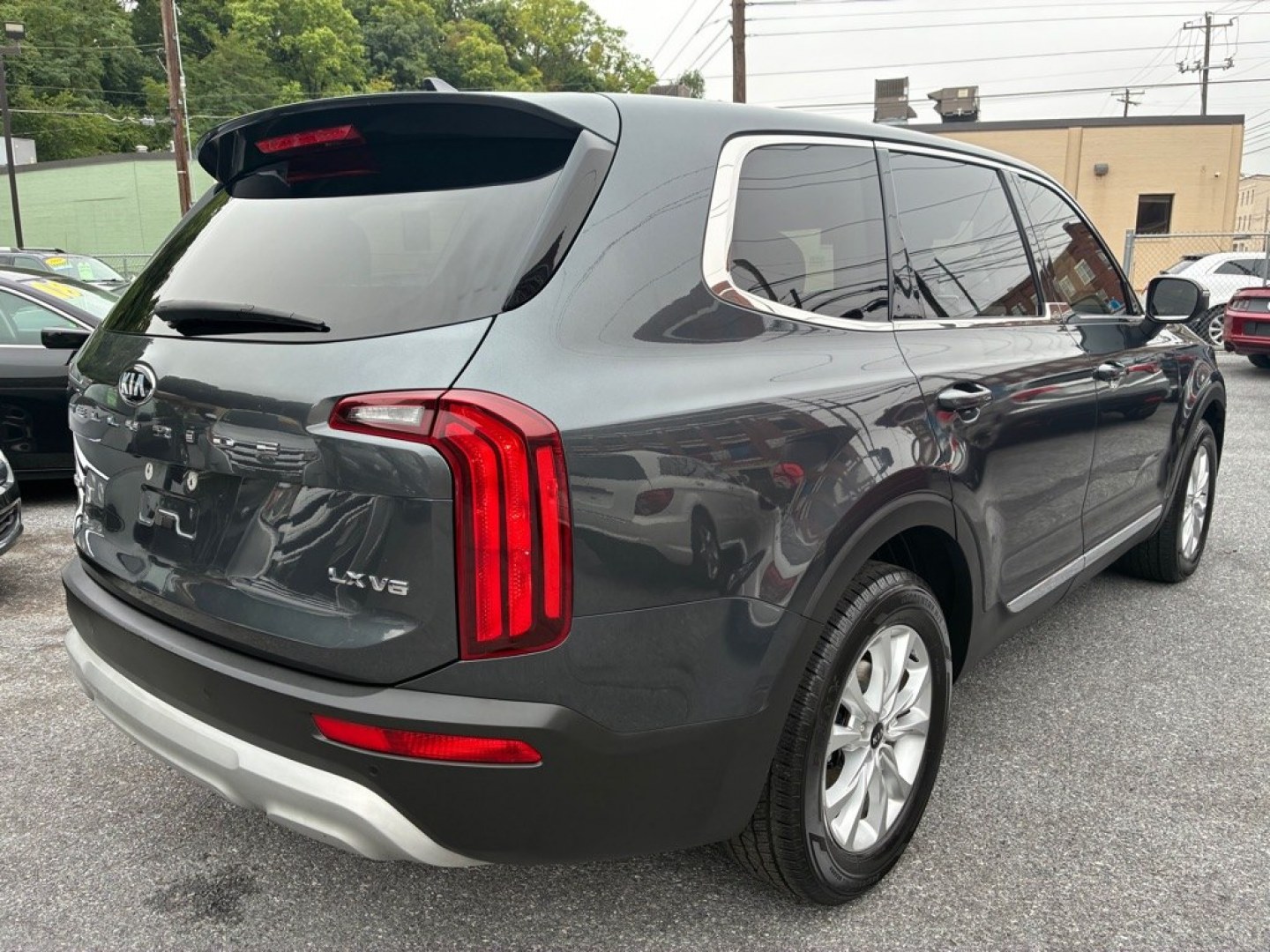 2020 GREEN KIA TELLURIDE LX (5XYP2DHC5LG) with an 3.8L engine, Automatic transmission, located at 117 North Cameron Street, Harrisburg, PA, 17101, (717) 963-8962, 40.267021, -76.875351- Photo#4