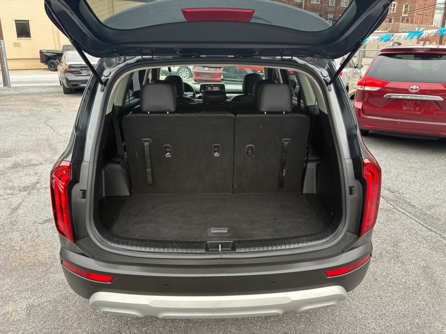 2020 GREEN KIA TELLURIDE LX (5XYP2DHC5LG) with an 3.8L engine, Automatic transmission, located at 117 North Cameron Street, Harrisburg, PA, 17101, (717) 963-8962, 40.267021, -76.875351- Photo#11