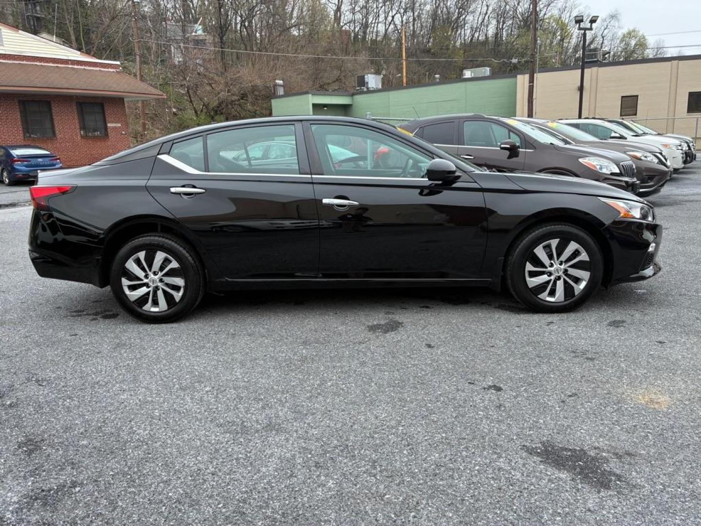 2020 BLACK NISSAN ALTIMA S (1N4BL4BW4LC) with an 2.5L engine, Continuously Variable transmission, located at 117 North Cameron Street, Harrisburg, PA, 17101, (717) 963-8962, 40.267021, -76.875351 - WE FINANCE!!! Good Credit/ Challenged Credit/ No Credit - ALL Trade-Ins Welcomed!!! APPLY ONLINE or CALL us TODAY ;) Please call us to discuss your cash and/or financing options. - Photo#5
