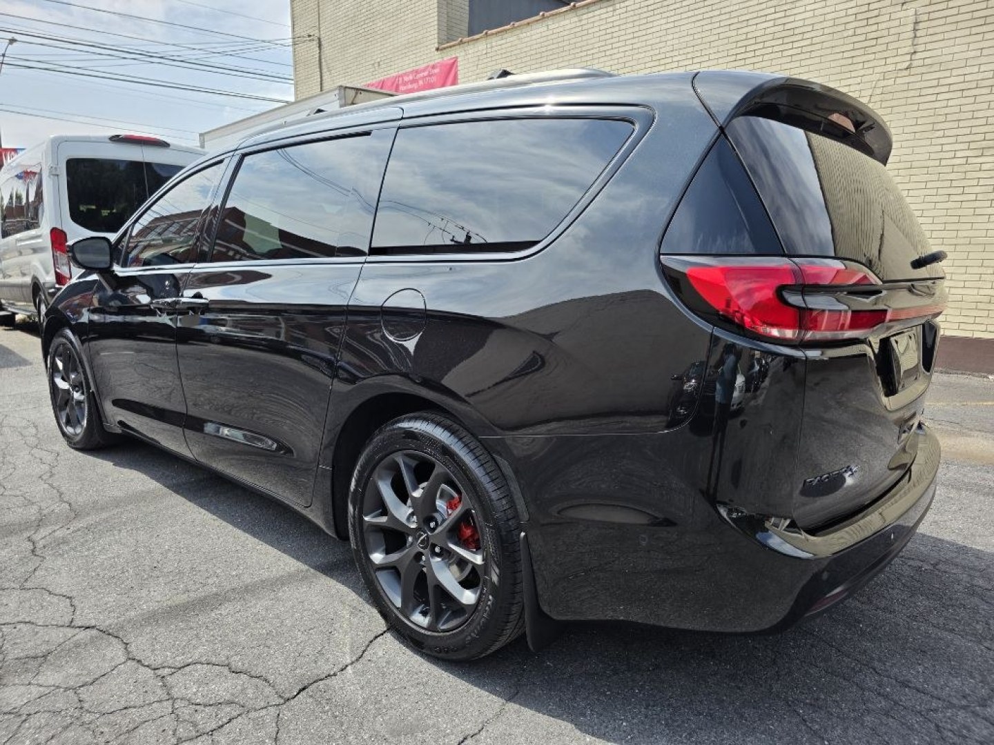 2022 BLACK CHRYSLER PACIFICA LIMITED (2C4RC1GG3NR) with an 3.6L engine, Automatic transmission, located at 117 North Cameron Street, Harrisburg, PA, 17101, (717) 963-8962, 40.267021, -76.875351 - WE FINANCE!!! MOST vehicles are available for financing. Good Credit/ Challenged Credit/ No Credit - ALL Trade-Ins Welcomed!!! APPLY ONLINE or CALL us TODAY Please call us to discuss your cash and/or financing options. Thanks for checking our inventory! We're here to help.- Photo#2