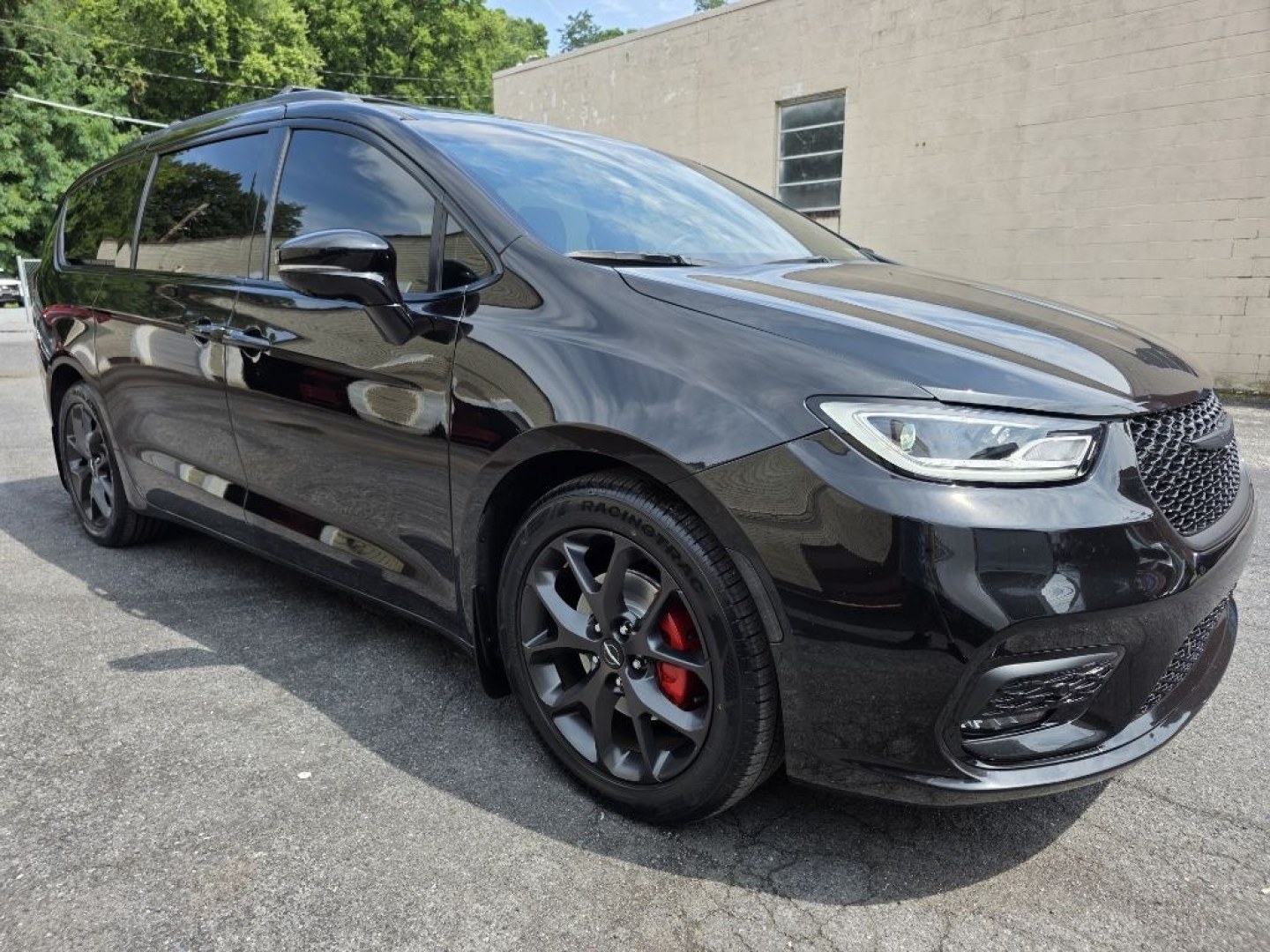 2022 BLACK CHRYSLER PACIFICA LIMITED (2C4RC1GG3NR) with an 3.6L engine, Automatic transmission, located at 117 North Cameron Street, Harrisburg, PA, 17101, (717) 963-8962, 40.267021, -76.875351 - WE FINANCE!!! MOST vehicles are available for financing. Good Credit/ Challenged Credit/ No Credit - ALL Trade-Ins Welcomed!!! APPLY ONLINE or CALL us TODAY Please call us to discuss your cash and/or financing options. Thanks for checking our inventory! We're here to help.- Photo#6