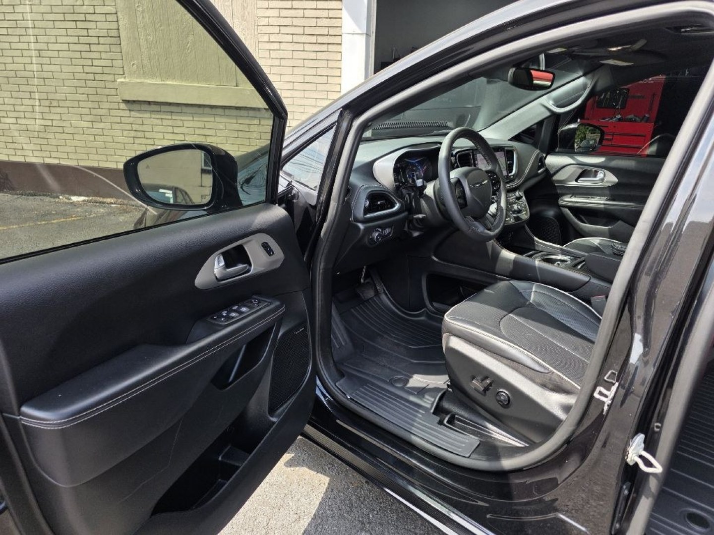 2022 BLACK CHRYSLER PACIFICA LIMITED (2C4RC1GG3NR) with an 3.6L engine, Automatic transmission, located at 117 North Cameron Street, Harrisburg, PA, 17101, (717) 963-8962, 40.267021, -76.875351 - WE FINANCE!!! MOST vehicles are available for financing. Good Credit/ Challenged Credit/ No Credit - ALL Trade-Ins Welcomed!!! APPLY ONLINE or CALL us TODAY Please call us to discuss your cash and/or financing options. Thanks for checking our inventory! We're here to help.- Photo#9